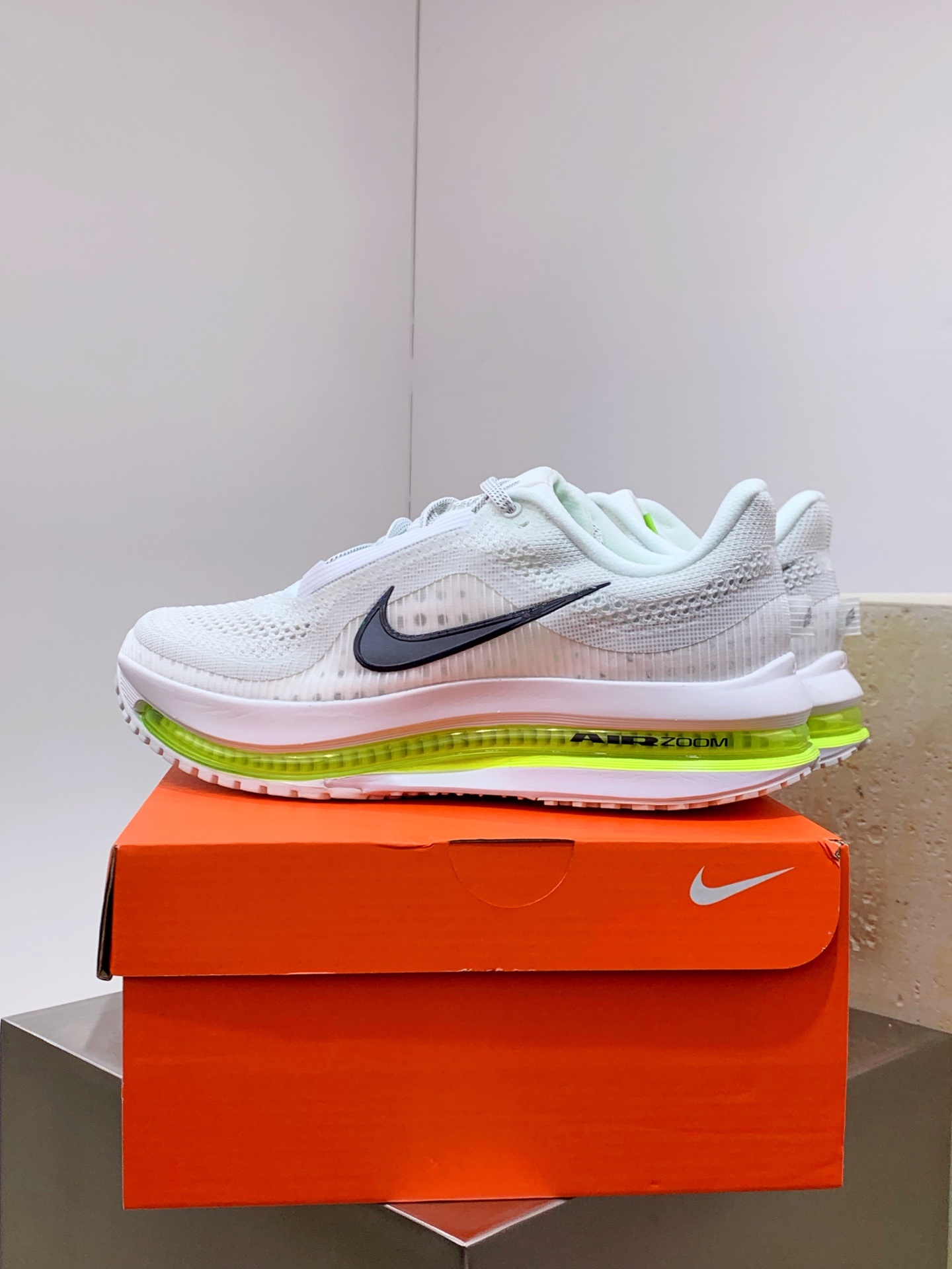 Nike Pegasus White / Grey detail view 4