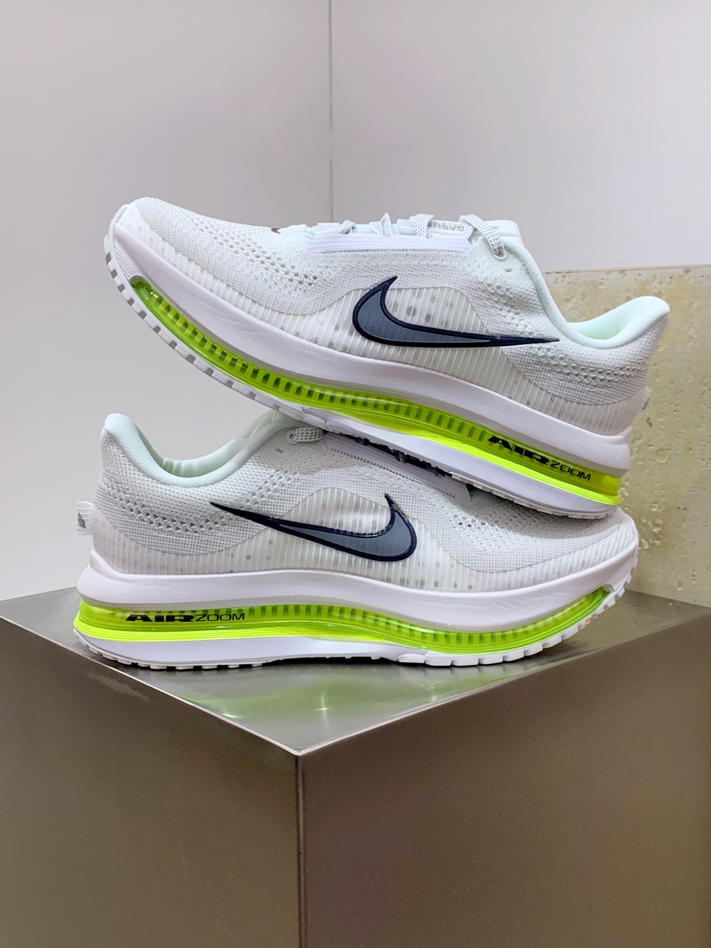 Nike Pegasus White / Grey detail view 5