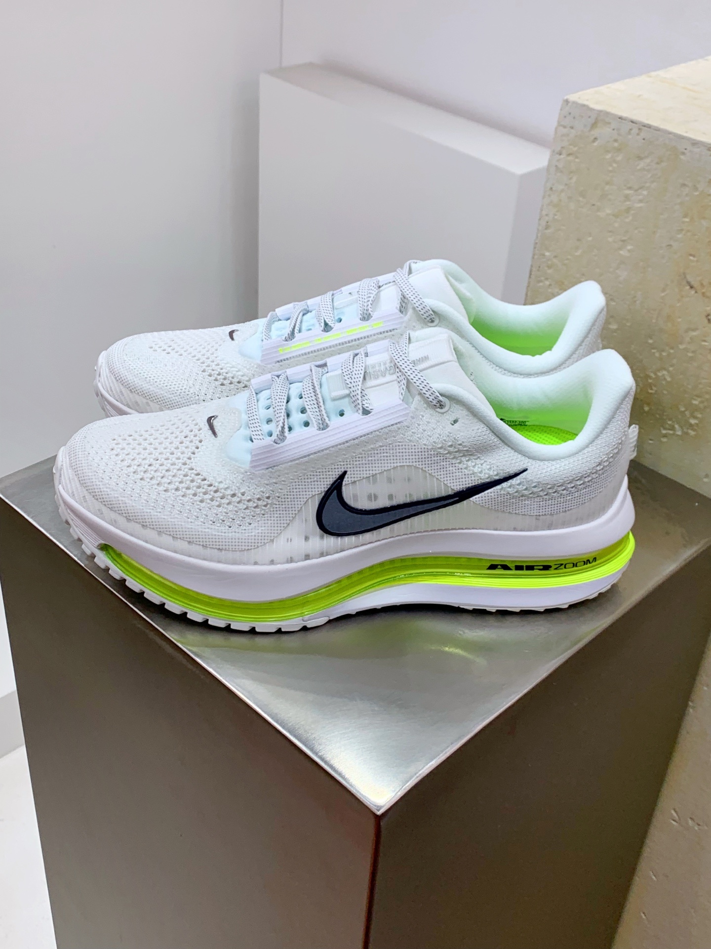 Nike Pegasus White / Grey detail view 8