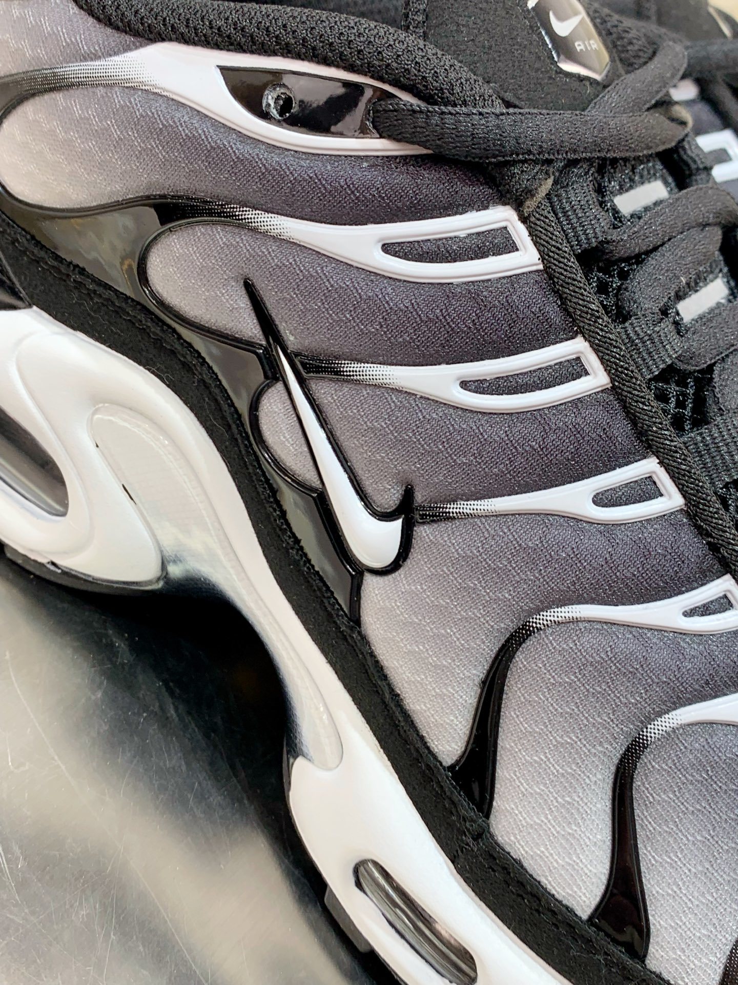 Nike Air Max 95 Grey / White detail view 1