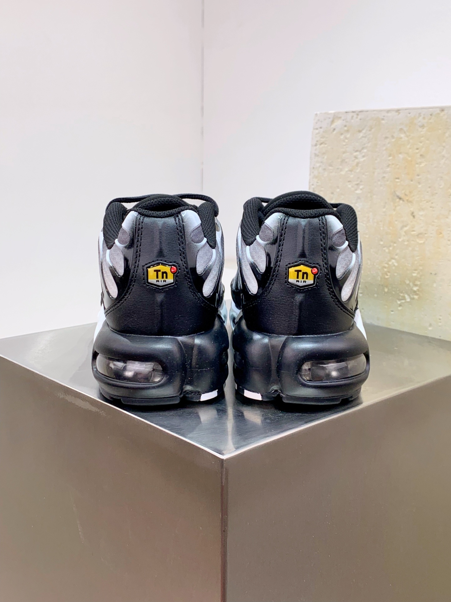 Nike Air Max 95 Grey / White detail view 3