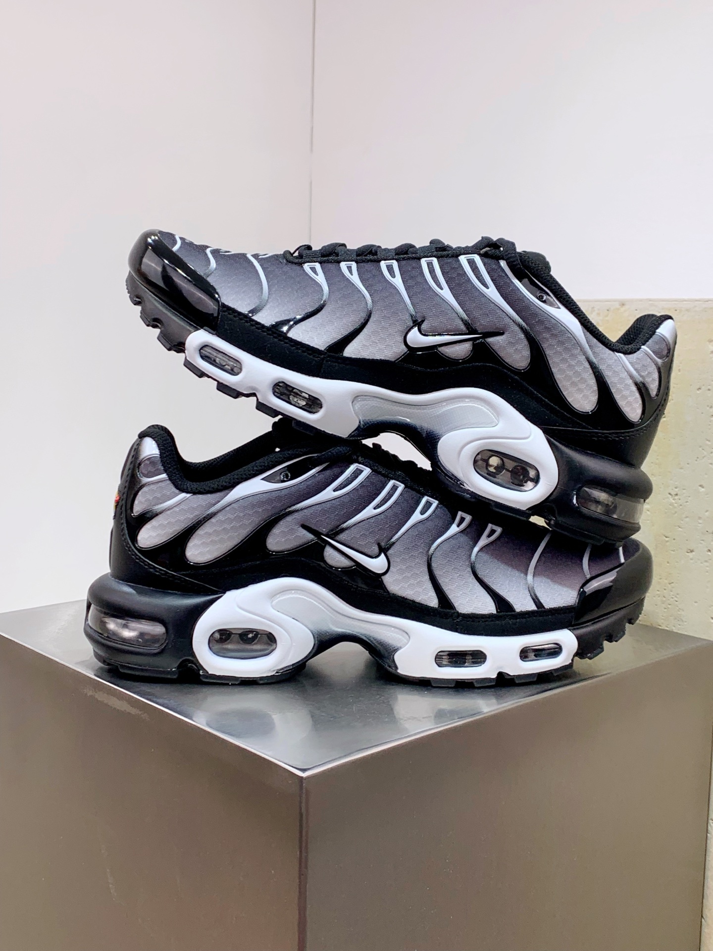 Nike Air Max 95 Grey / White detail view 5
