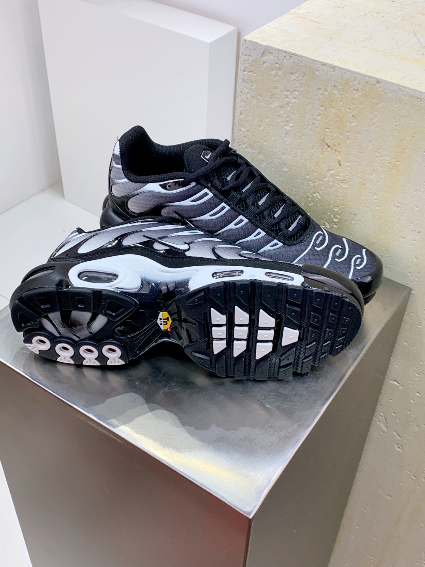 Nike Air Max 95 Grey / White detail view 6