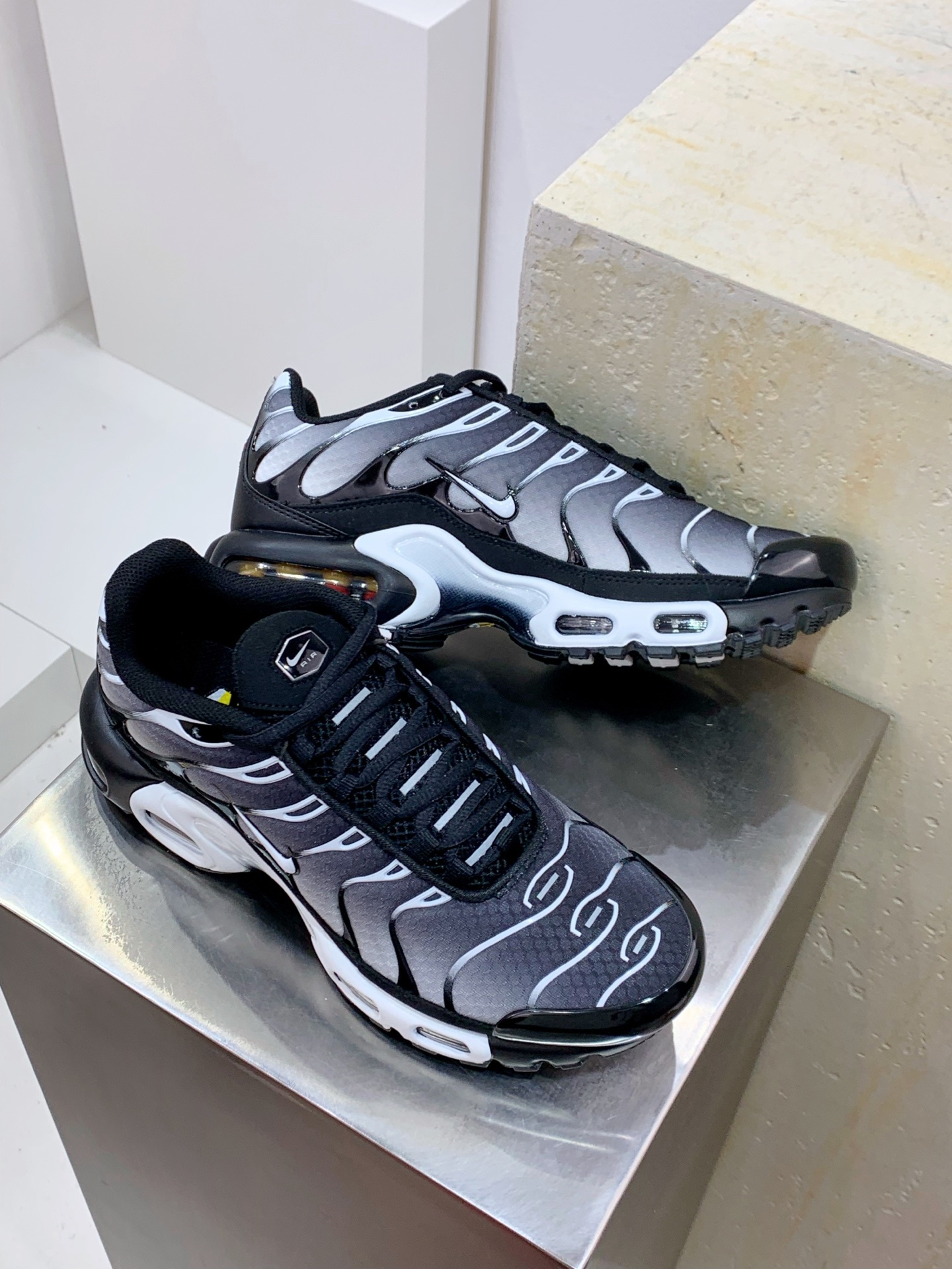 Nike Air Max 95 Grey / White detail view 7