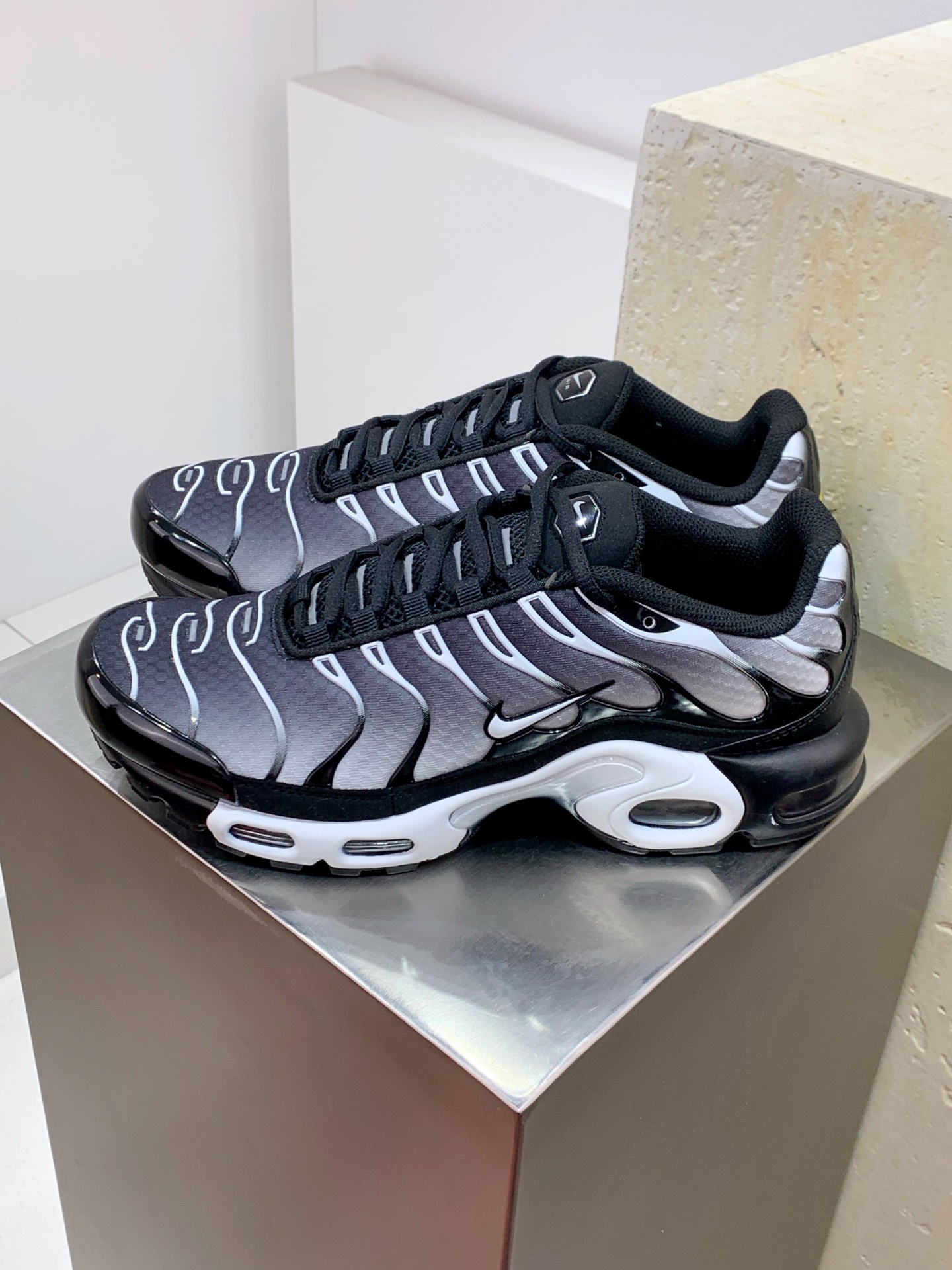 Nike Air Max 95 Grey / White detail view 8