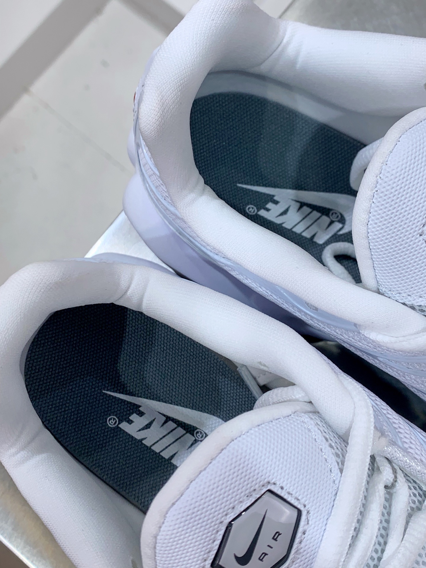 Nike Air Max 95 White / Grey detail view 2