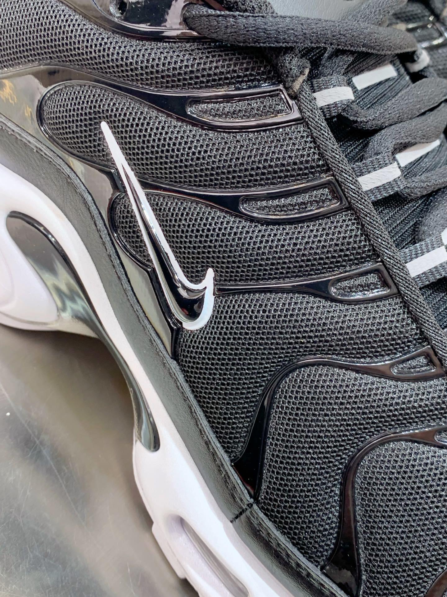 Nike Air Max 95 Grey / White detail view 1