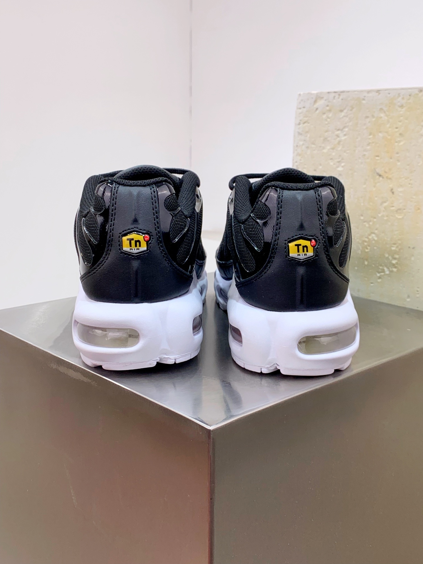 Nike Air Max 95 Grey / White detail view 3