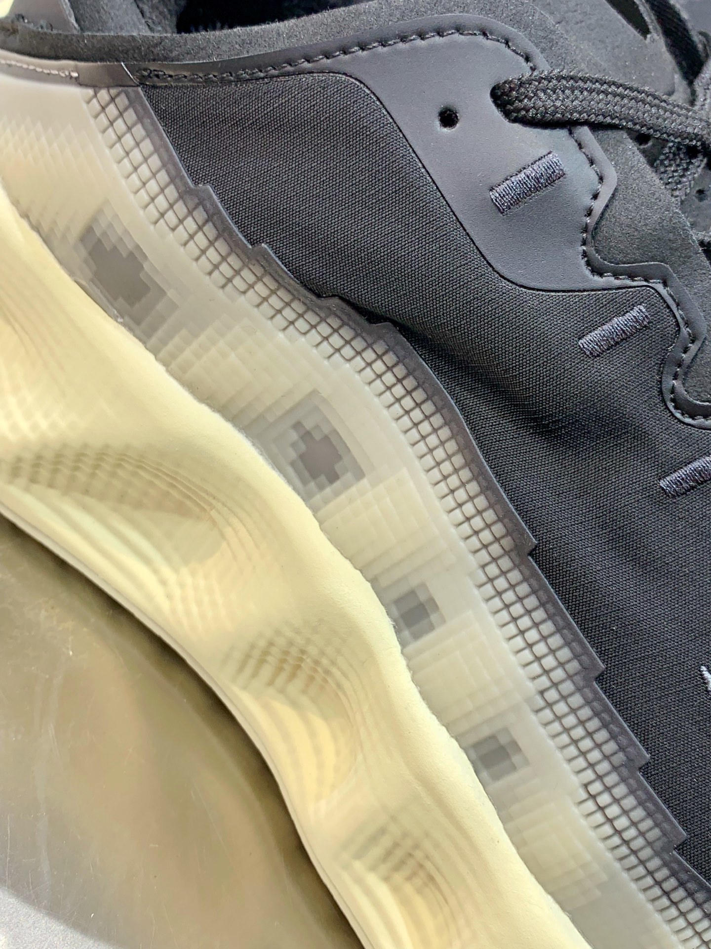 Nike Air Force 1 Low Grey / White detail view 1