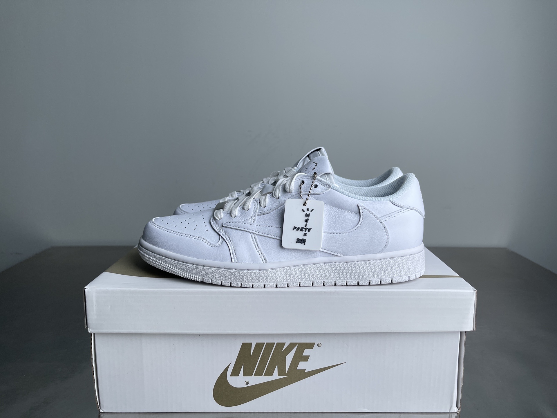 Nike Air Force 1 Low Grey / White detail view 8