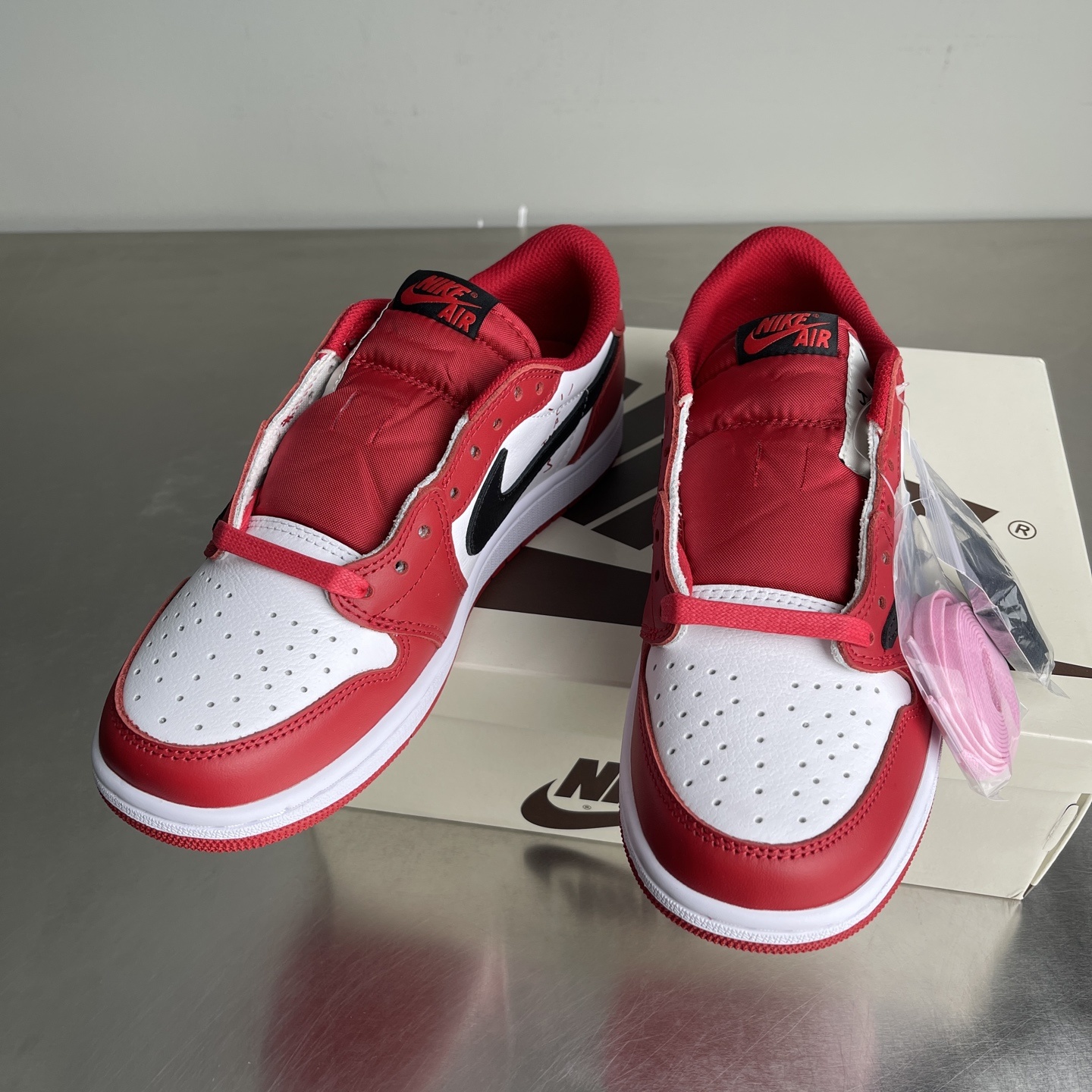 Nike Air Force 1 Low White / Burgundy detail view 7