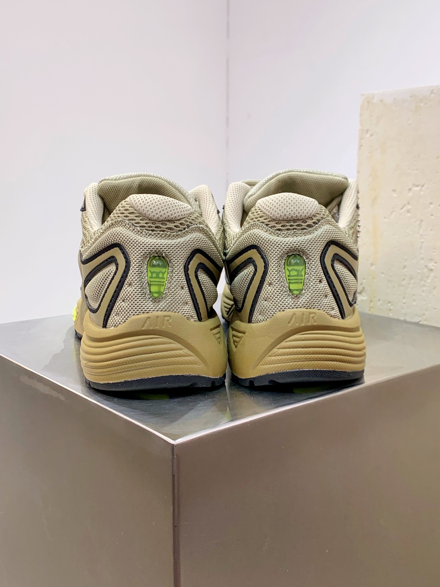 Nike V2K Run White / Grey detail view 3