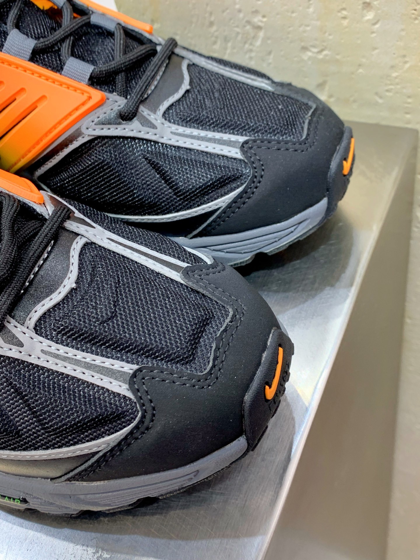 Nike V2K Run Grey / White main view