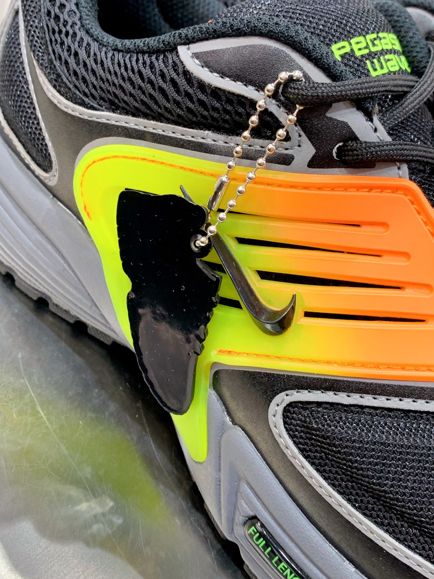 Nike V2K Run Grey / White detail view 1