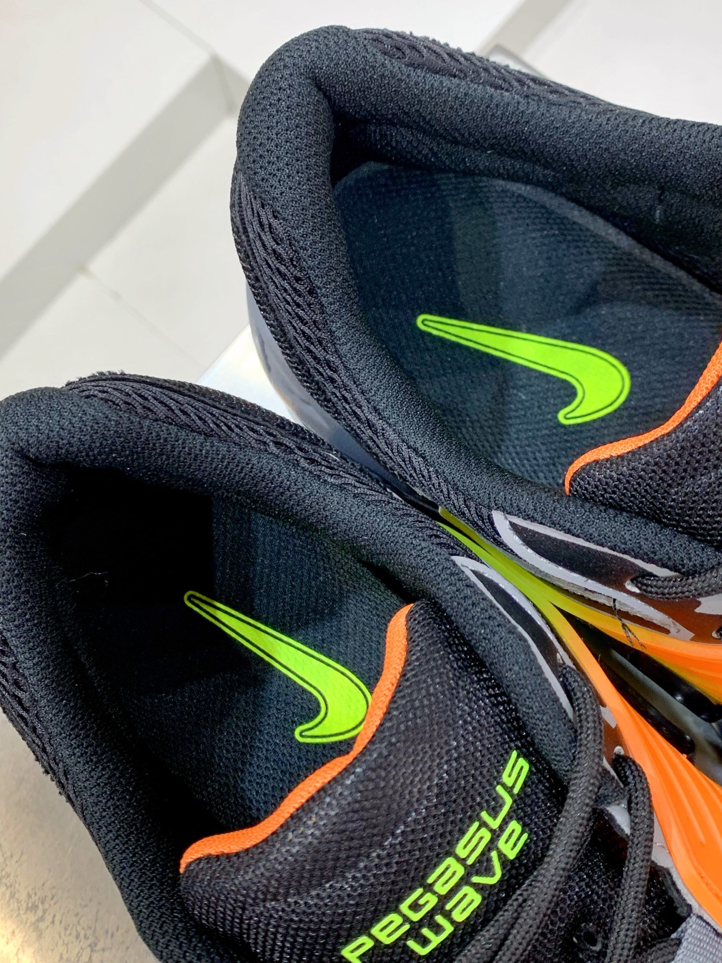 Nike V2K Run Grey / White detail view 2