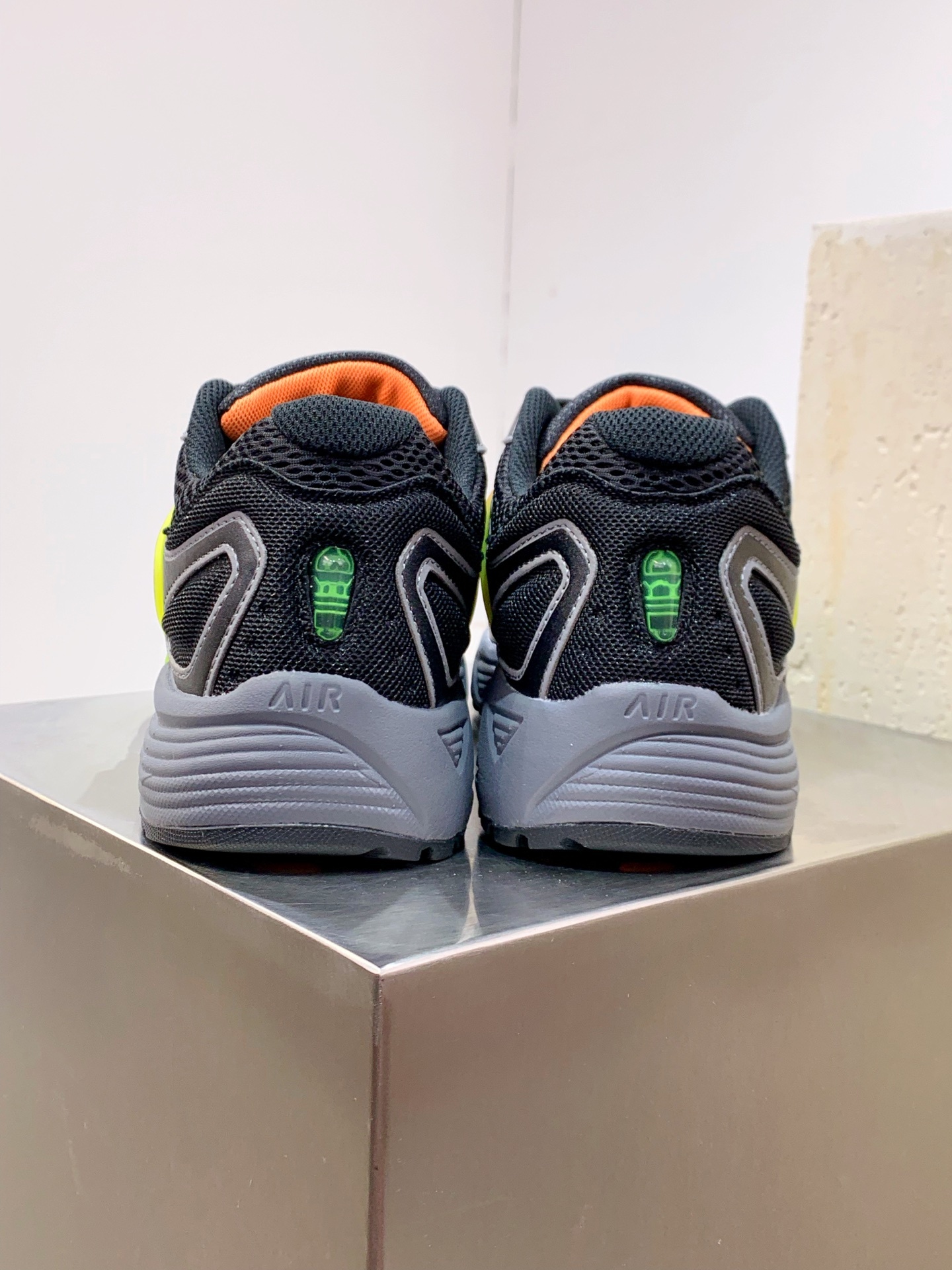 Nike V2K Run Grey / White detail view 3