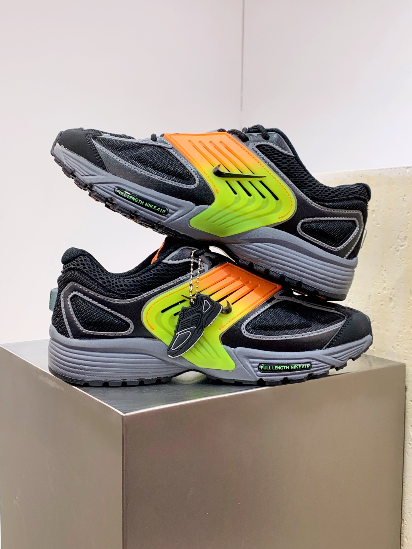 Nike V2K Run Grey / White detail view 5
