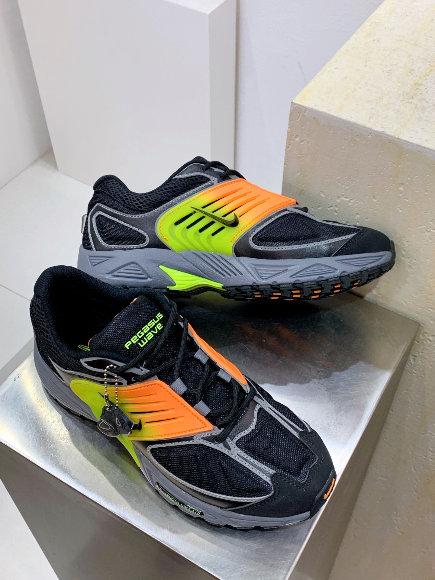 Nike V2K Run Grey / White detail view 7