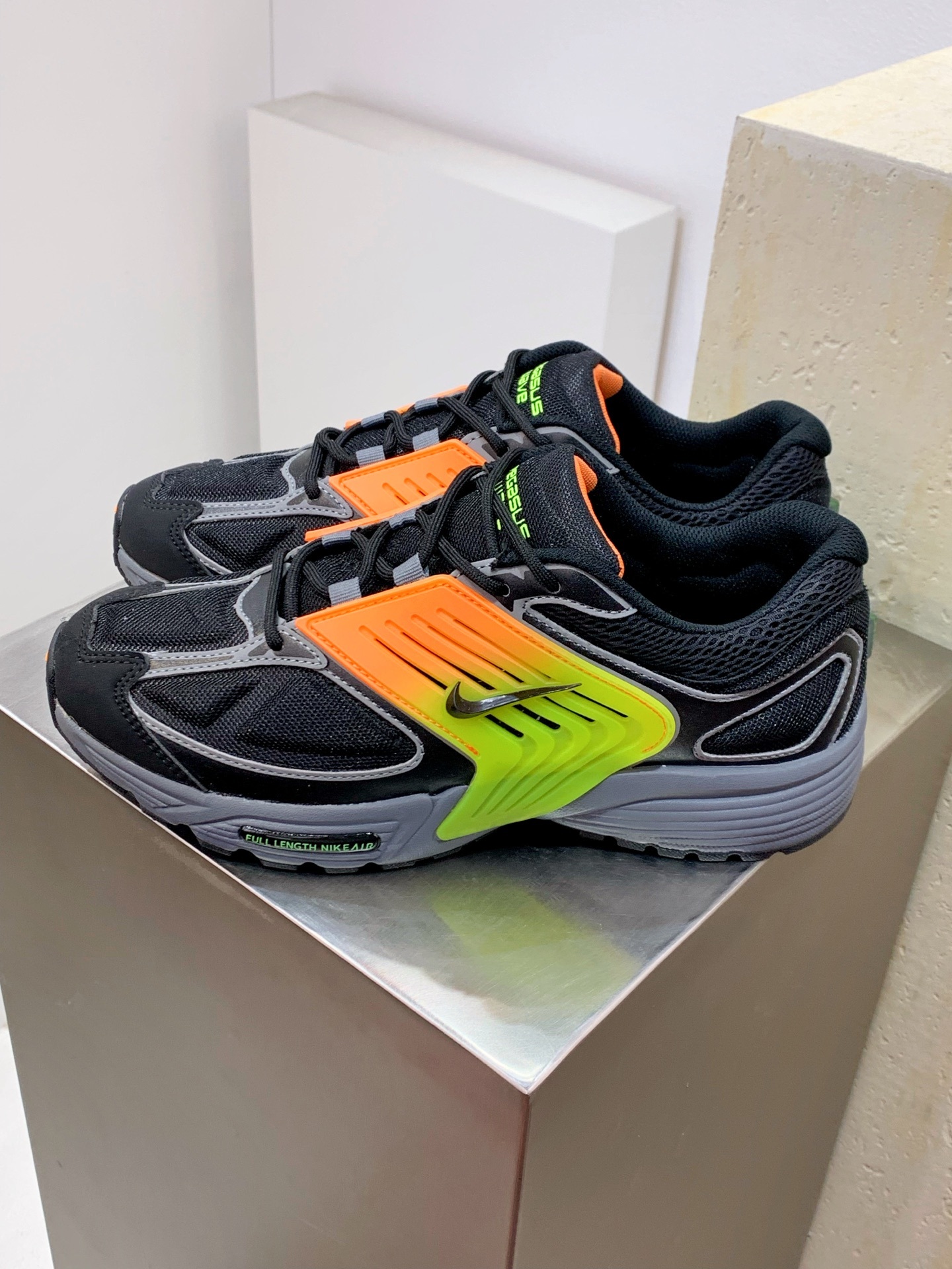 Nike V2K Run Grey / White detail view 8