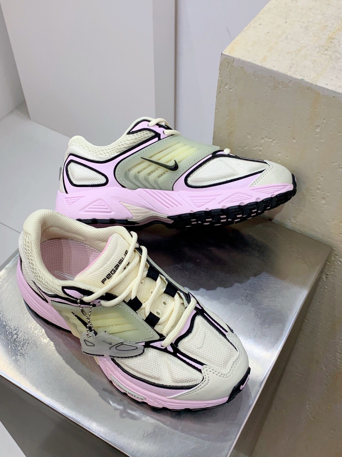 Nike V2K Run White / Grey detail view 7