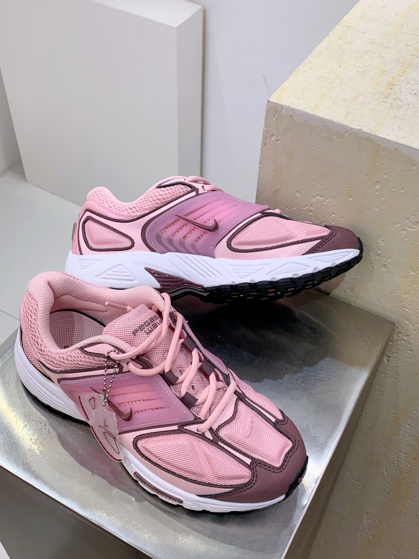 Nike V2K Run Pink / Grey detail view 7