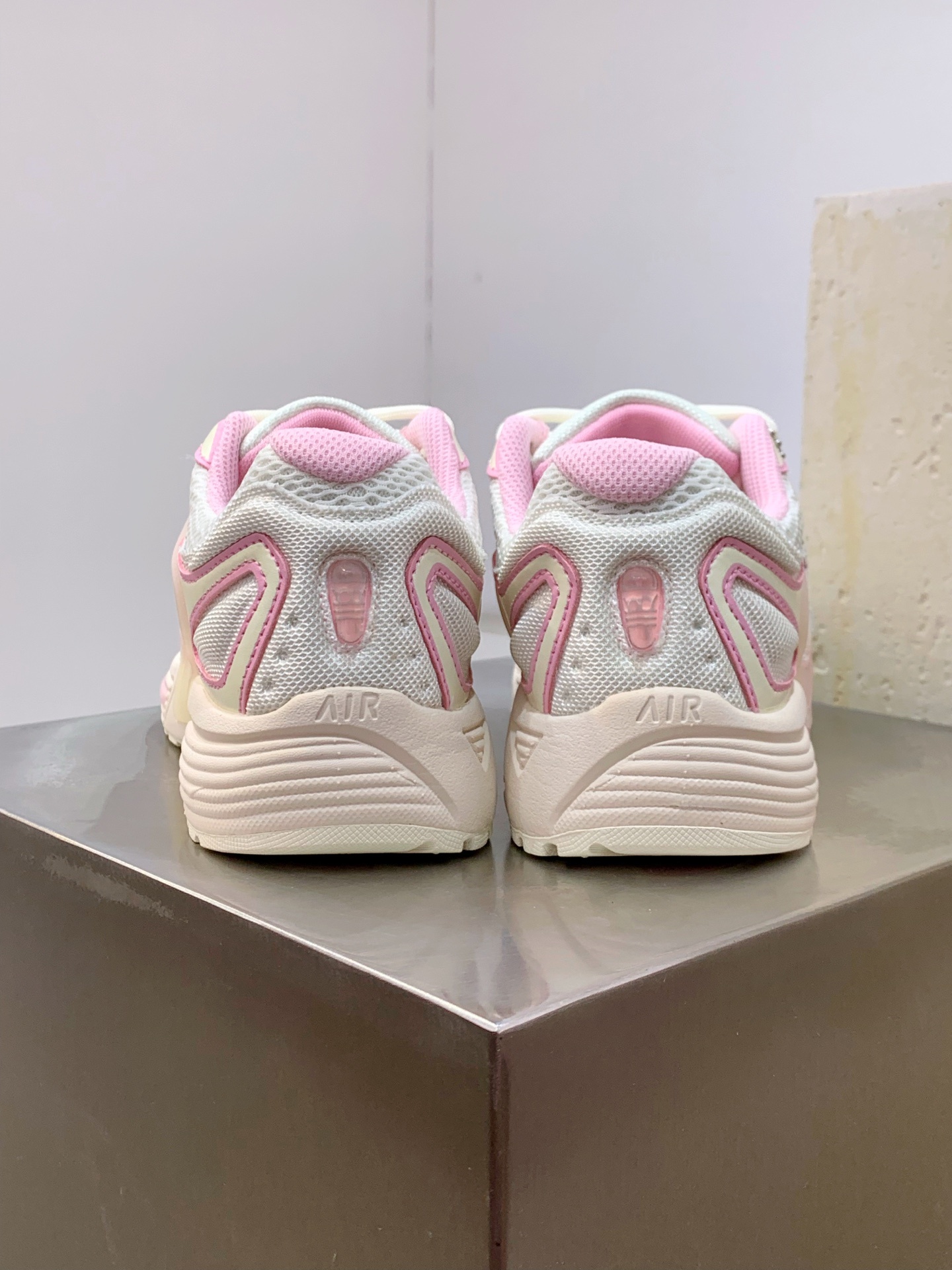 Nike V2K Run White / Grey detail view 3