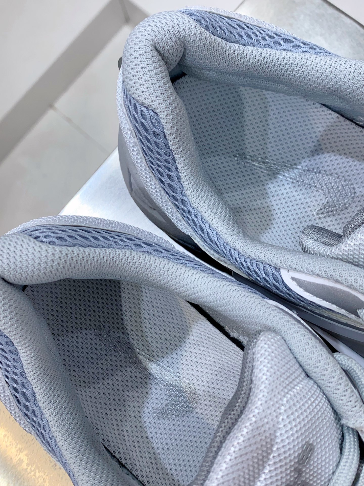 Nike V2K Run White / Grey detail view 2