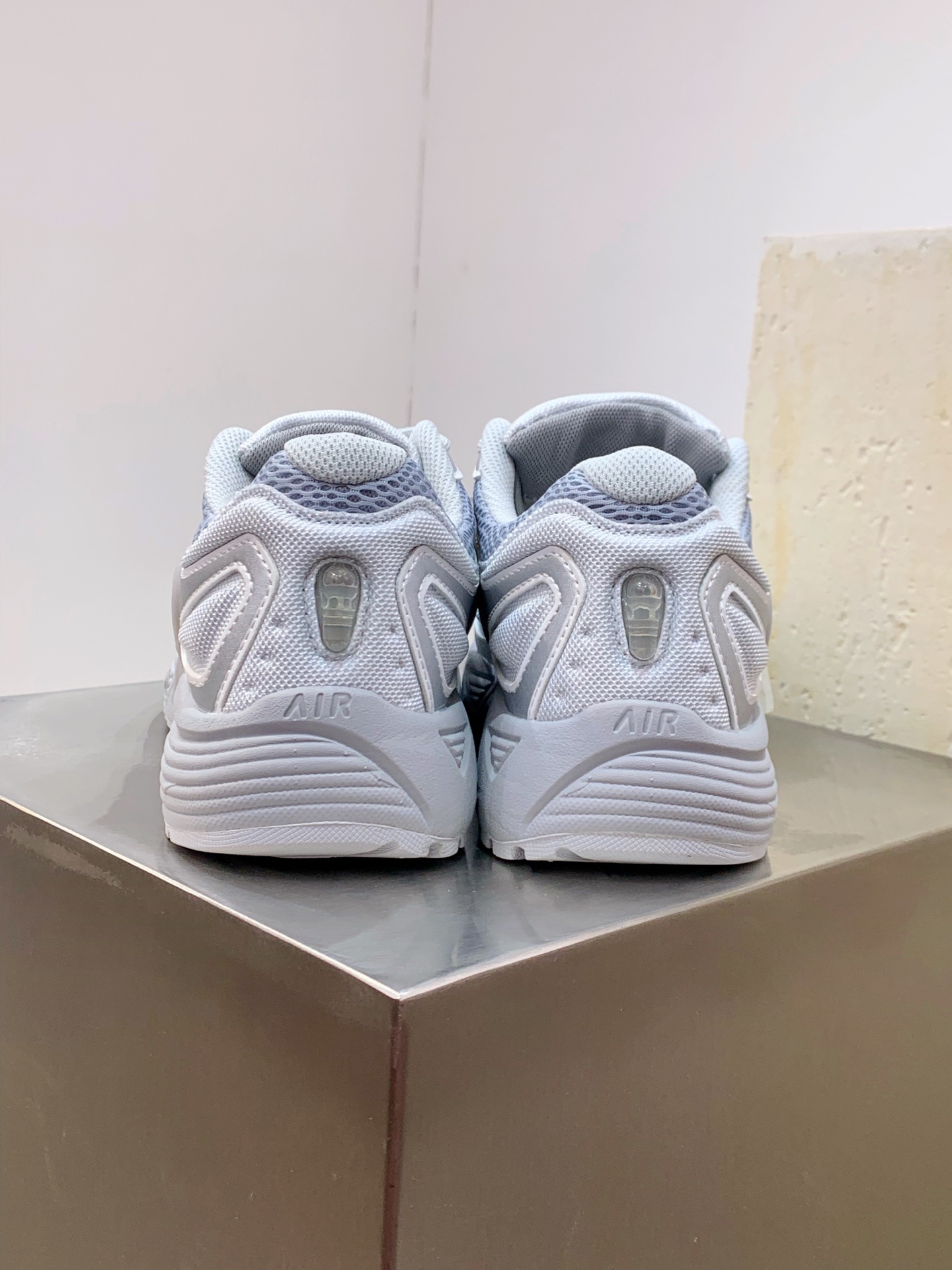 Nike V2K Run White / Grey detail view 3