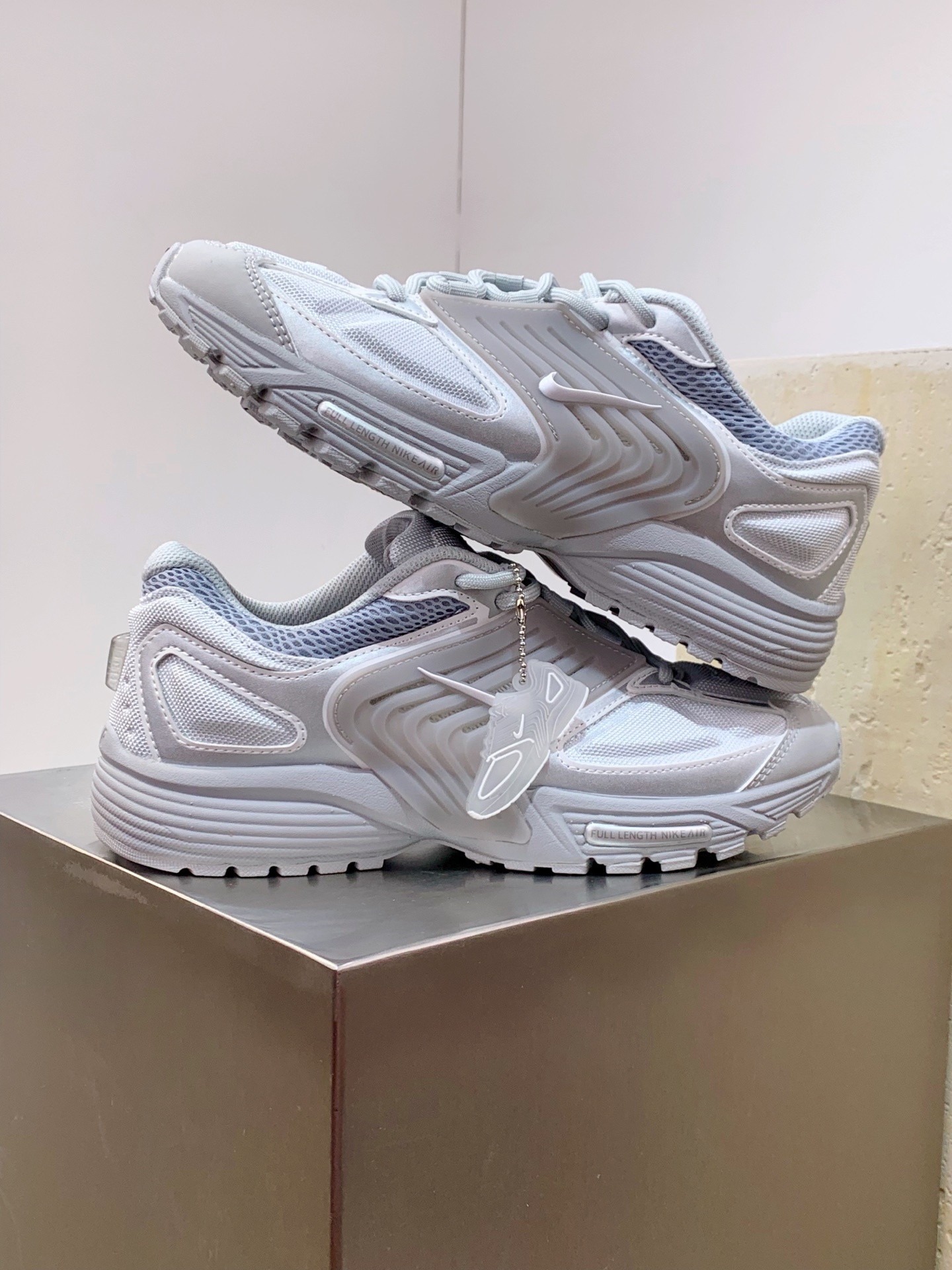 Nike V2K Run White / Grey detail view 5