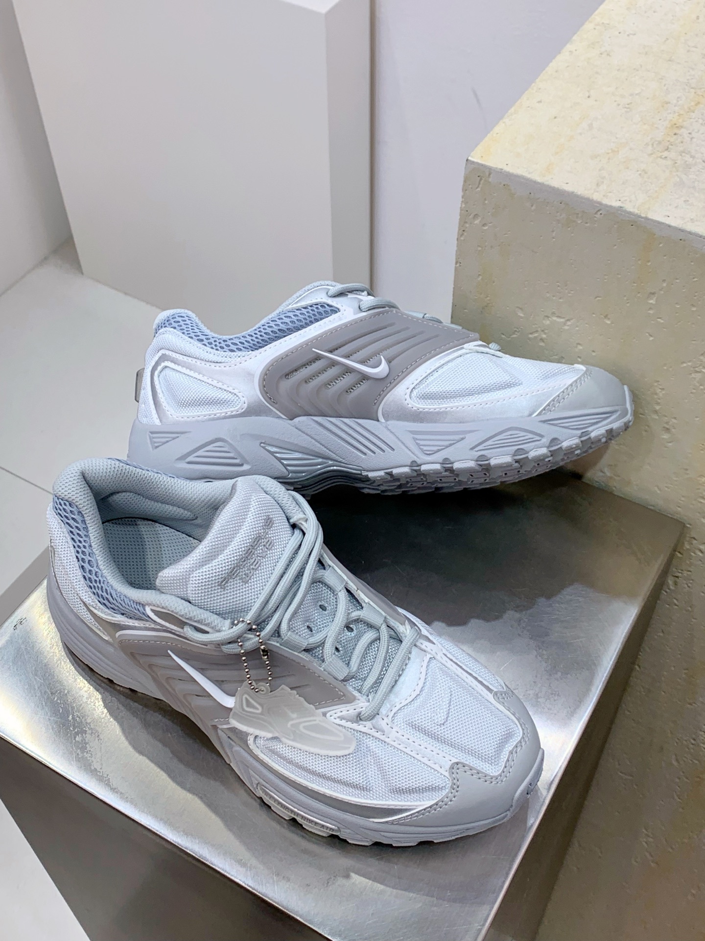 Nike V2K Run White / Grey detail view 7