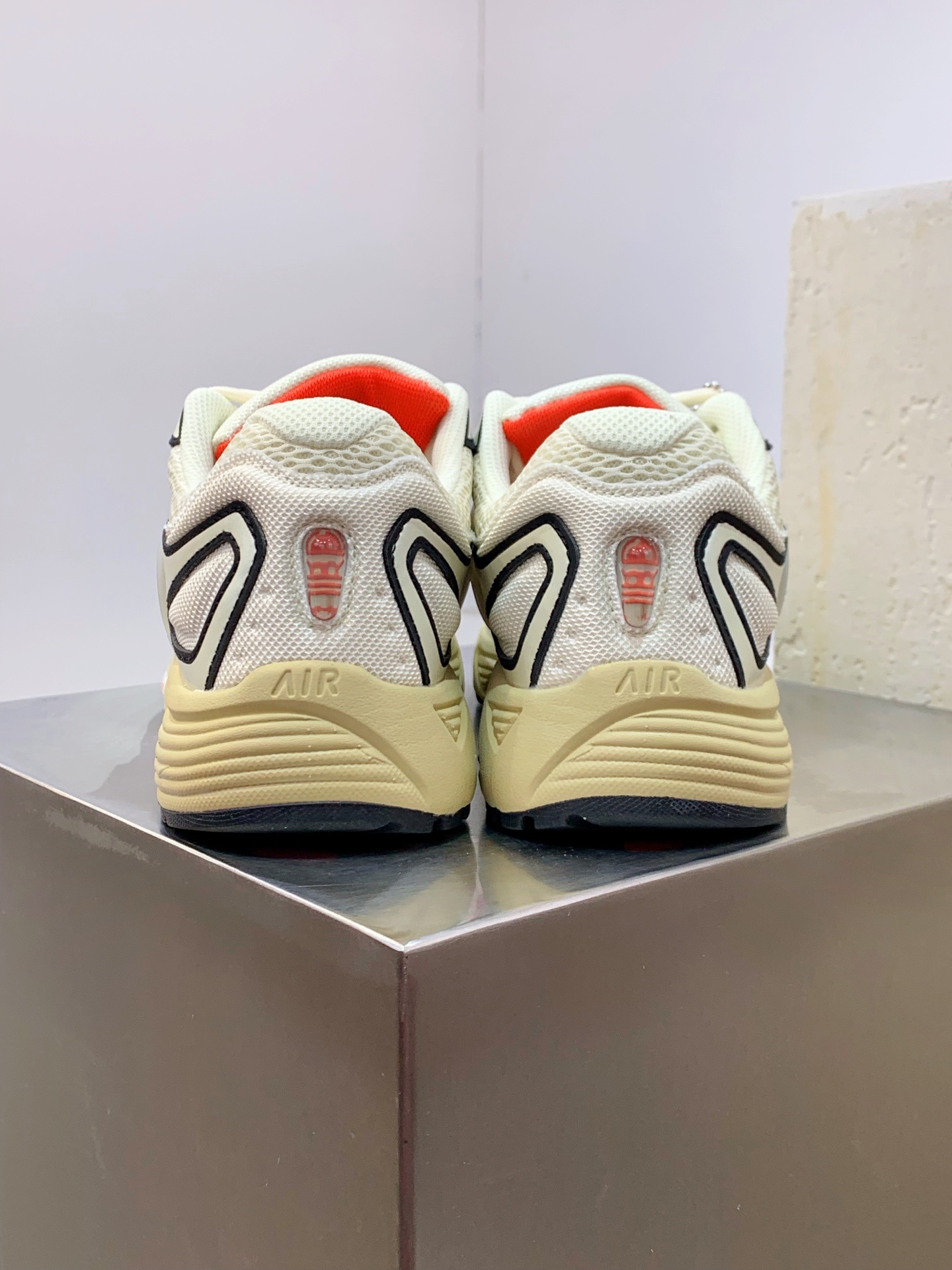 Nike V2K Run White / Grey detail view 3