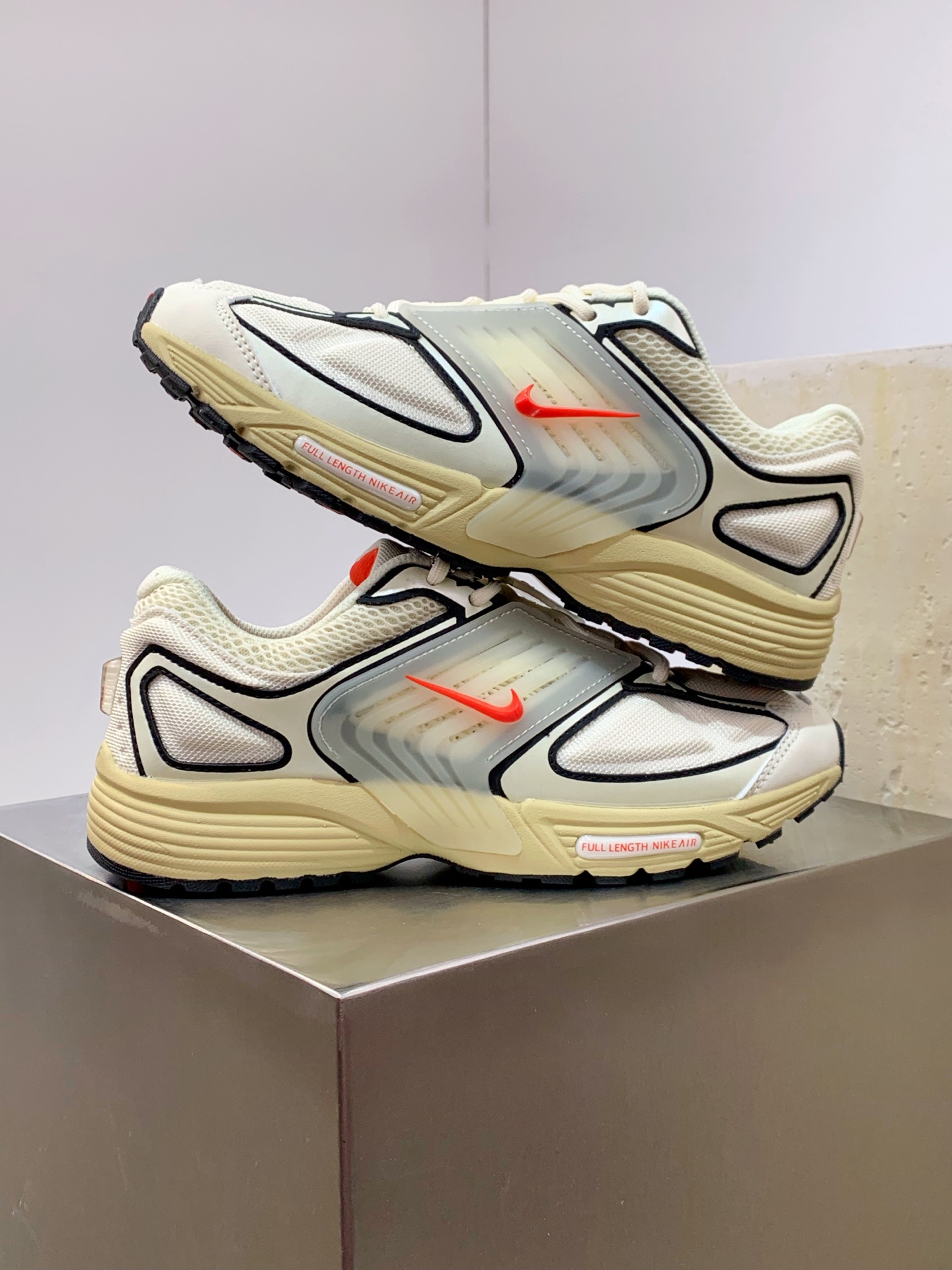 Nike V2K Run White / Grey detail view 5