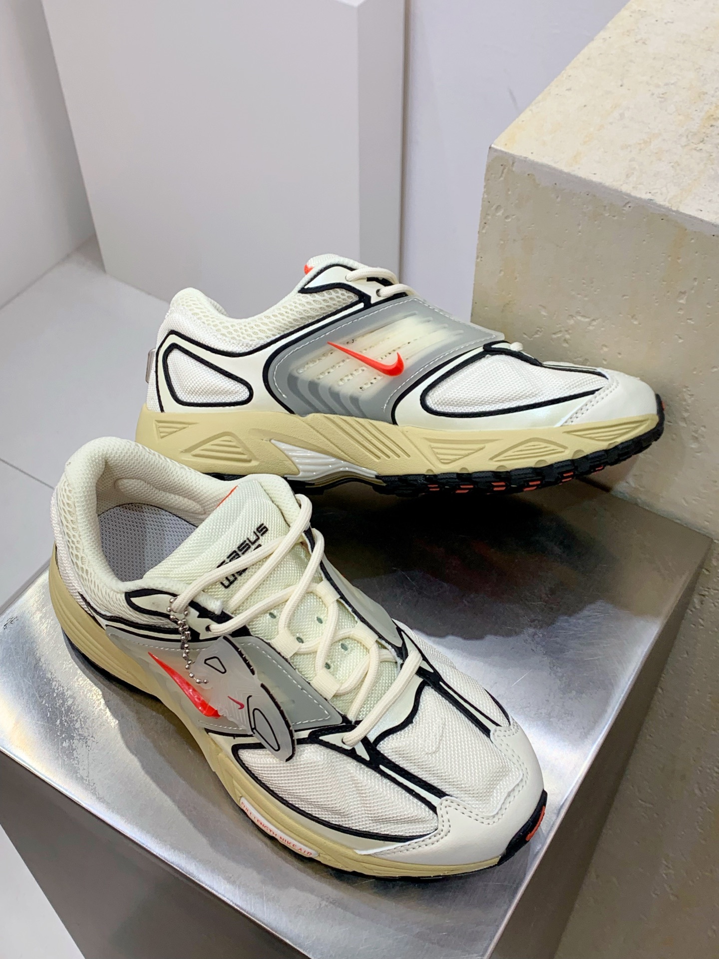 Nike V2K Run White / Grey detail view 7