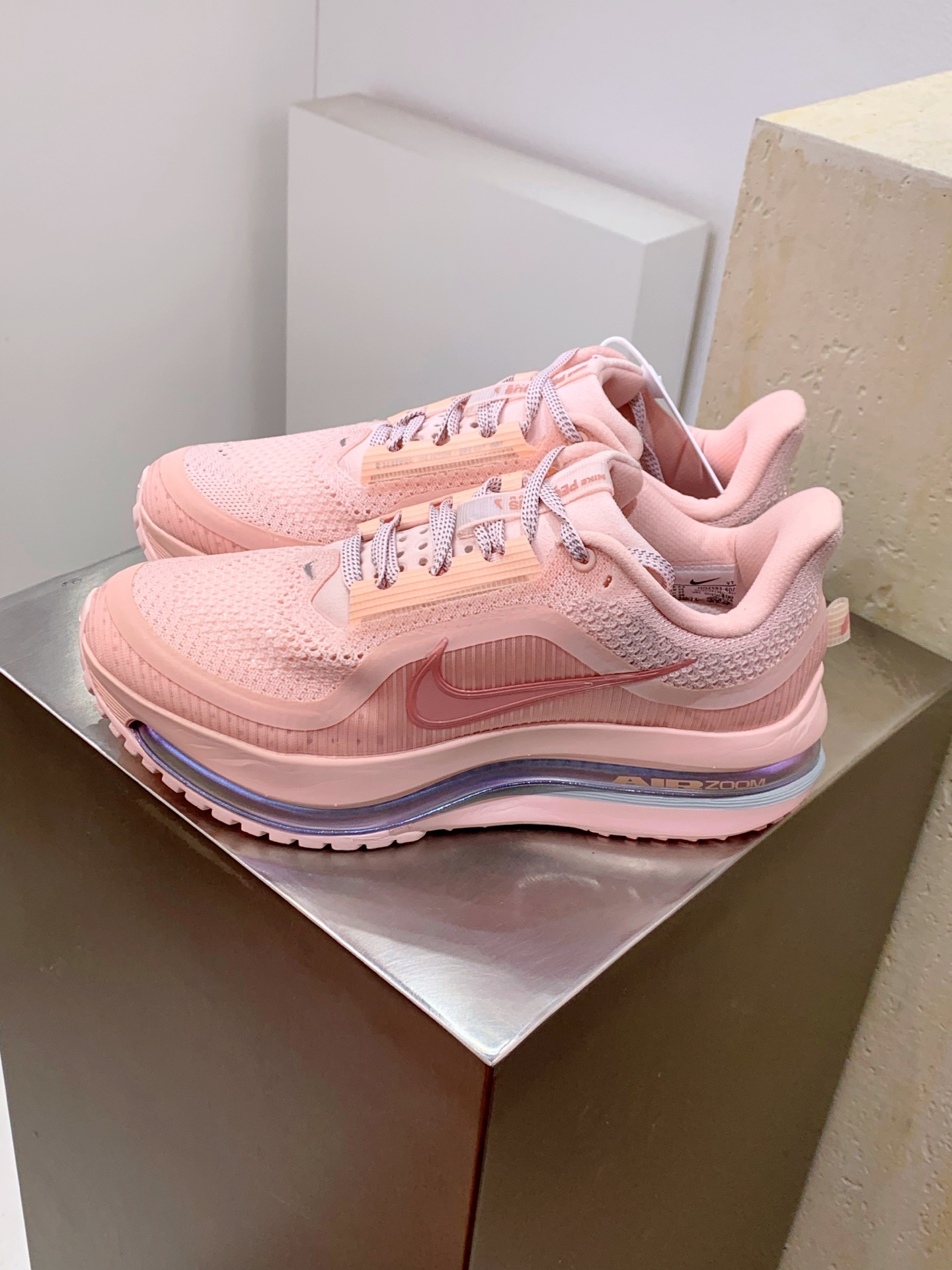 Nike V2K Run White / Pink main view