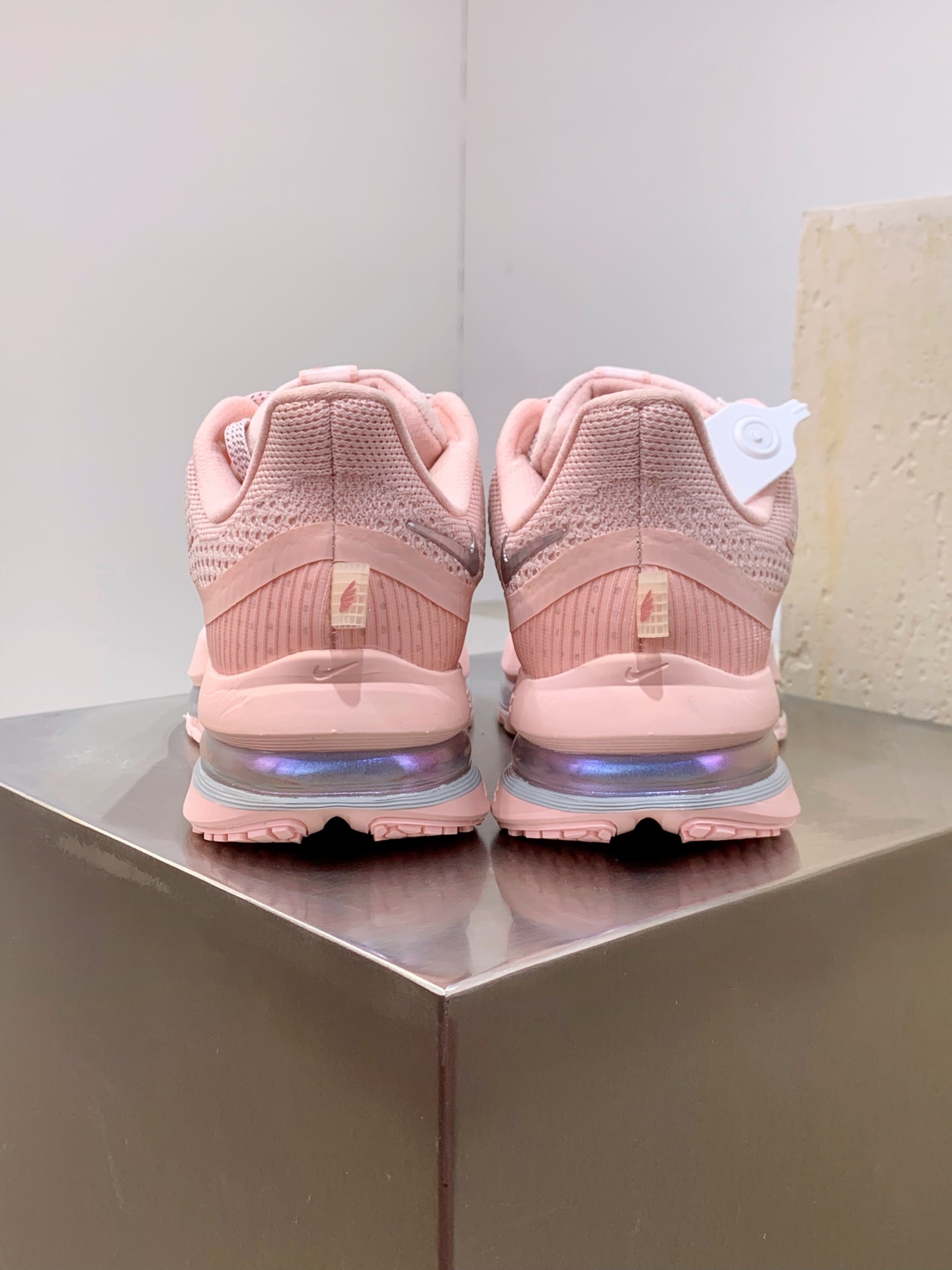 Nike V2K Run White / Pink detail view 4