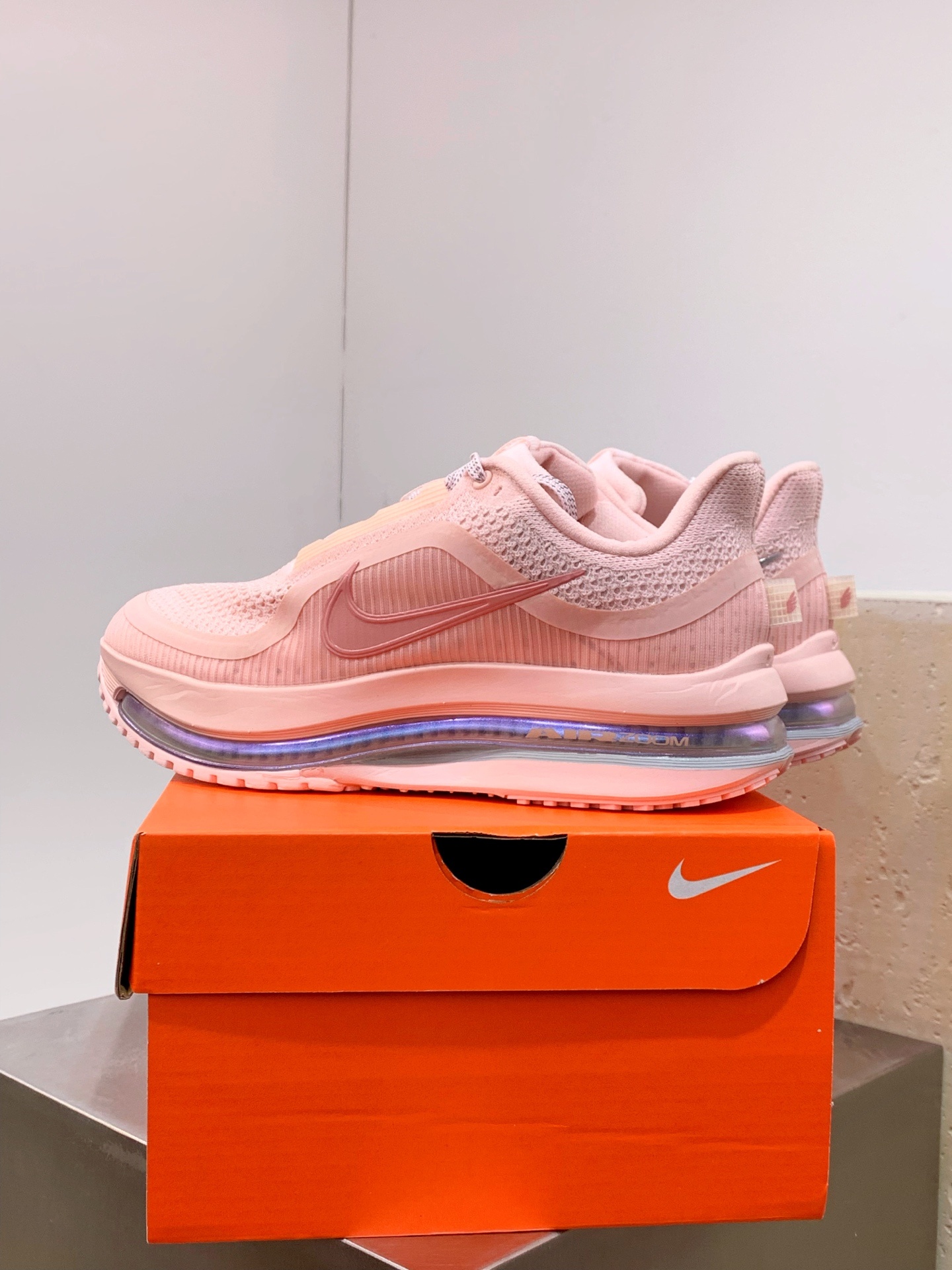 Nike V2K Run White / Pink detail view 5