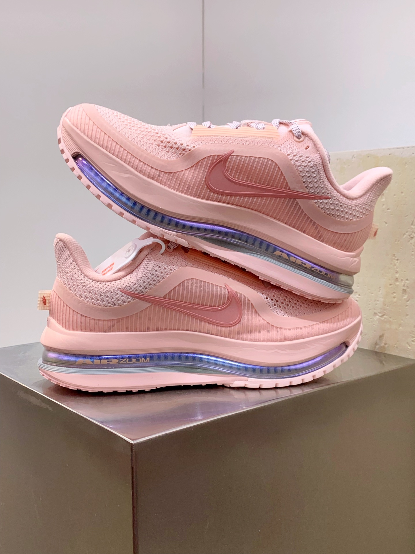 Nike V2K Run White / Pink detail view 6