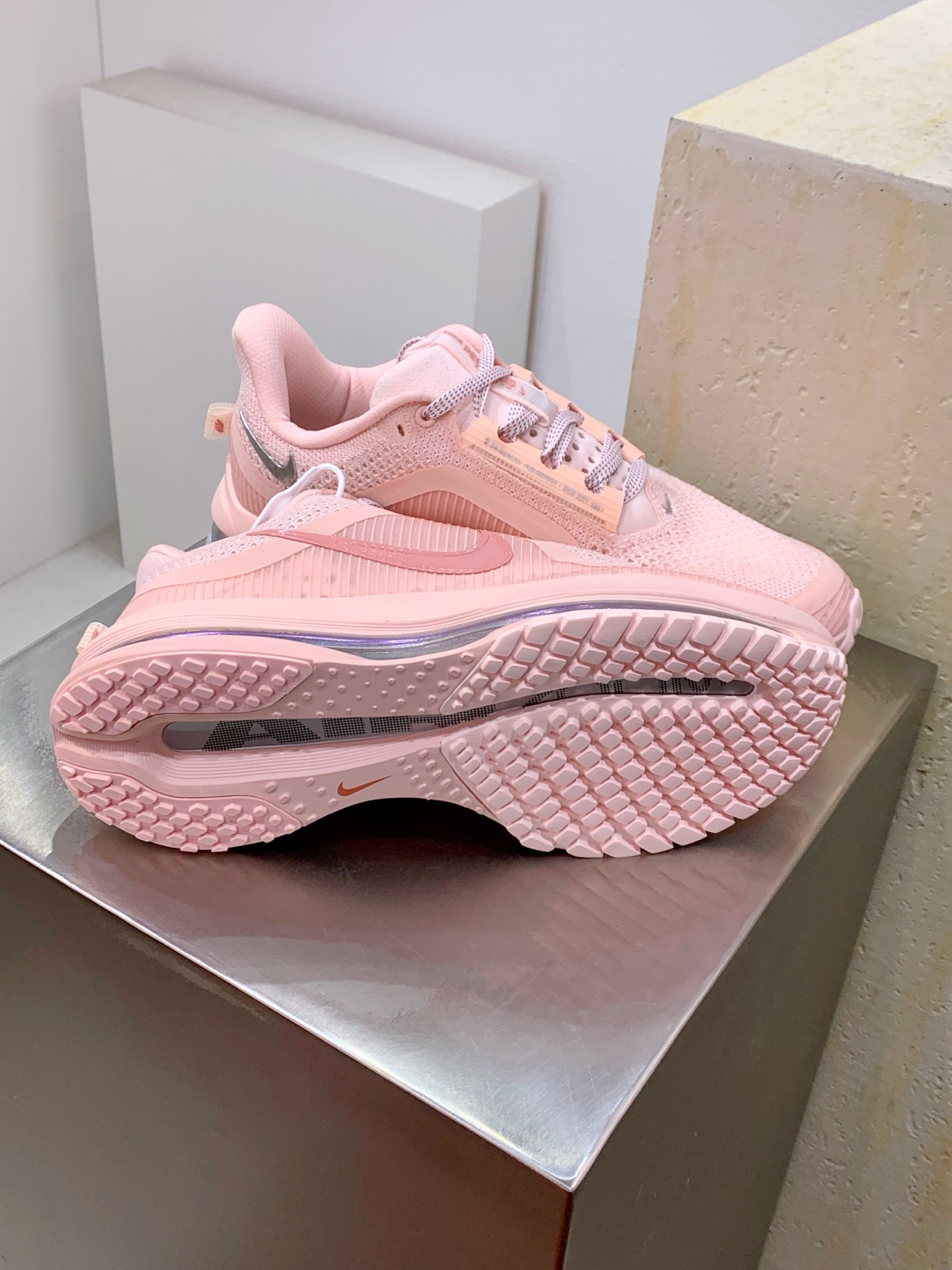 Nike V2K Run White / Pink detail view 7