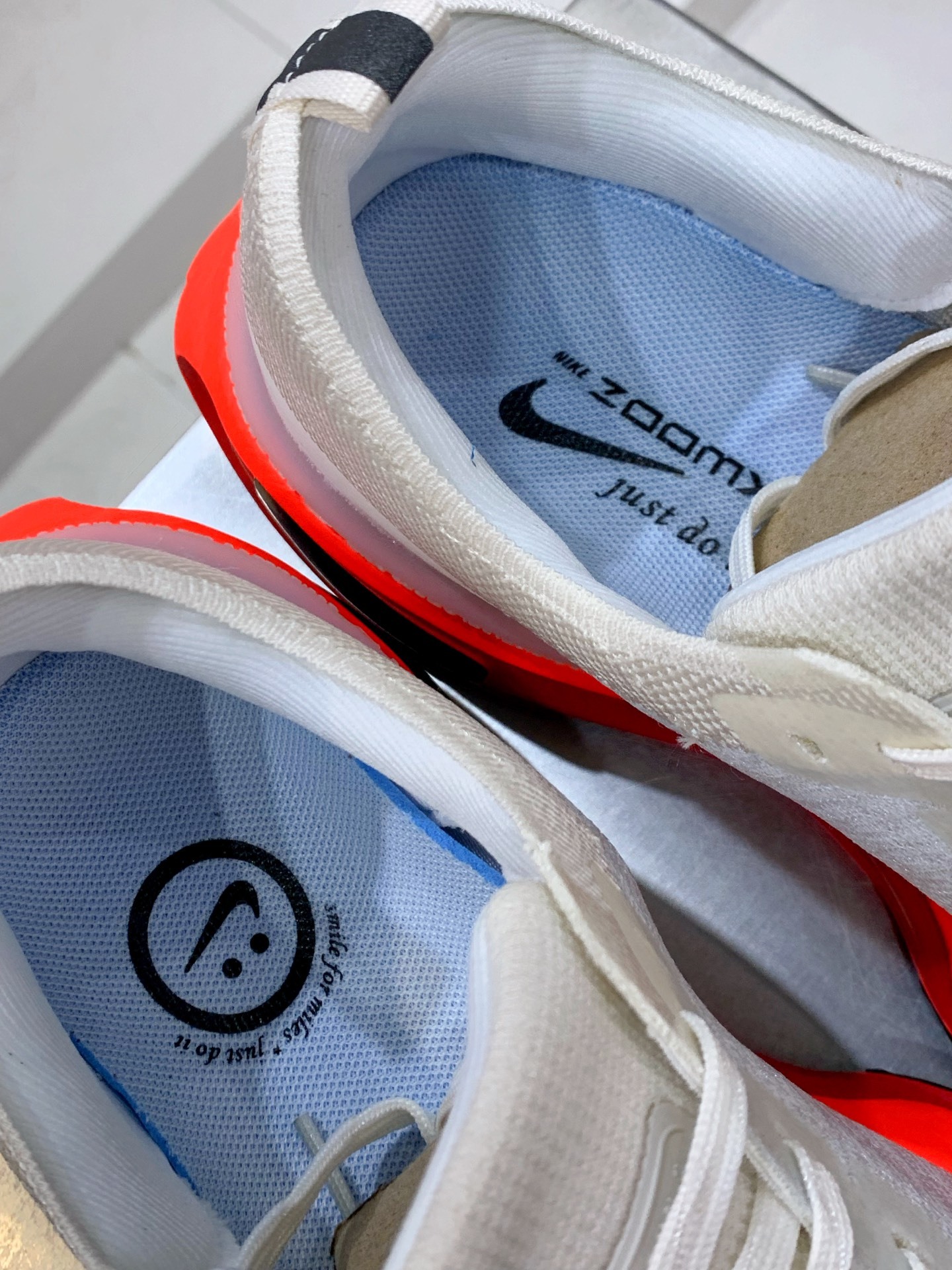 Nike V2K Run White / Grey detail view 2