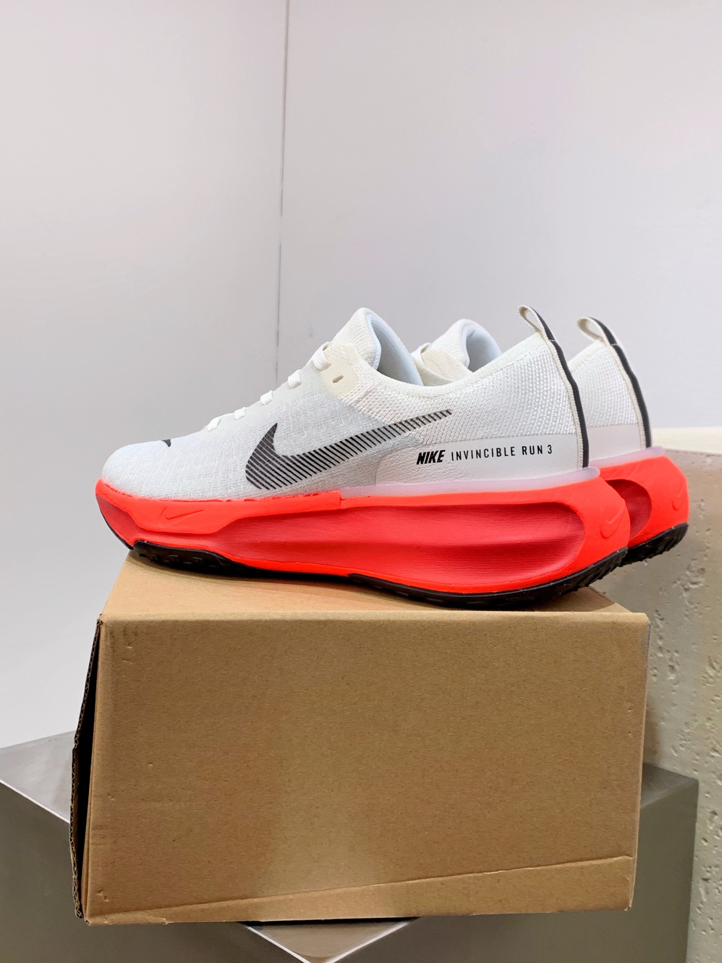 Nike V2K Run White / Grey detail view 4
