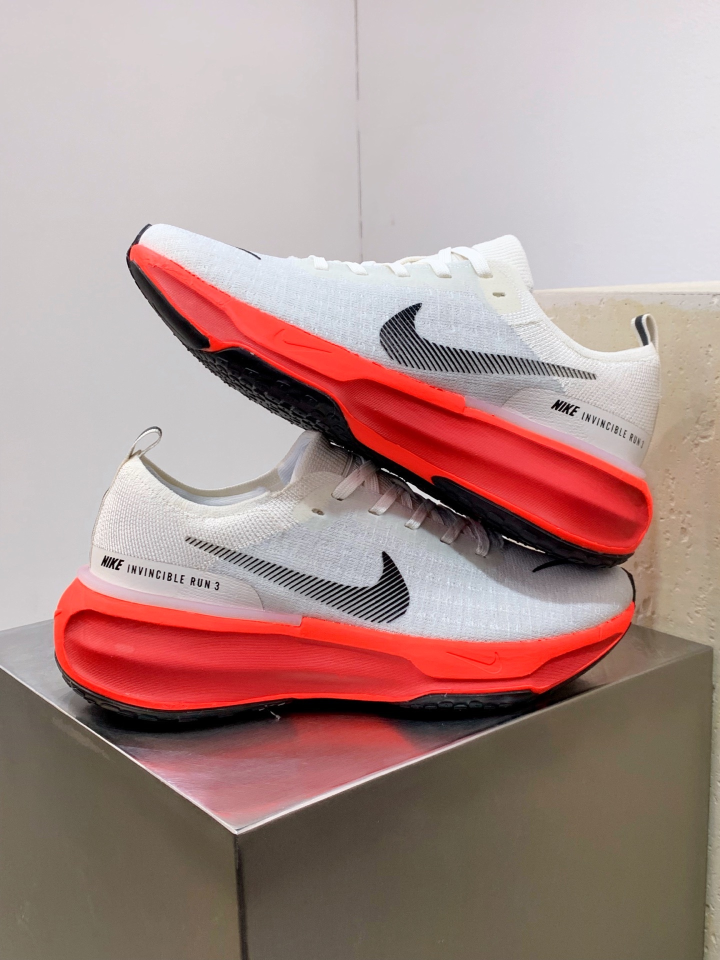 Nike V2K Run White / Grey detail view 5