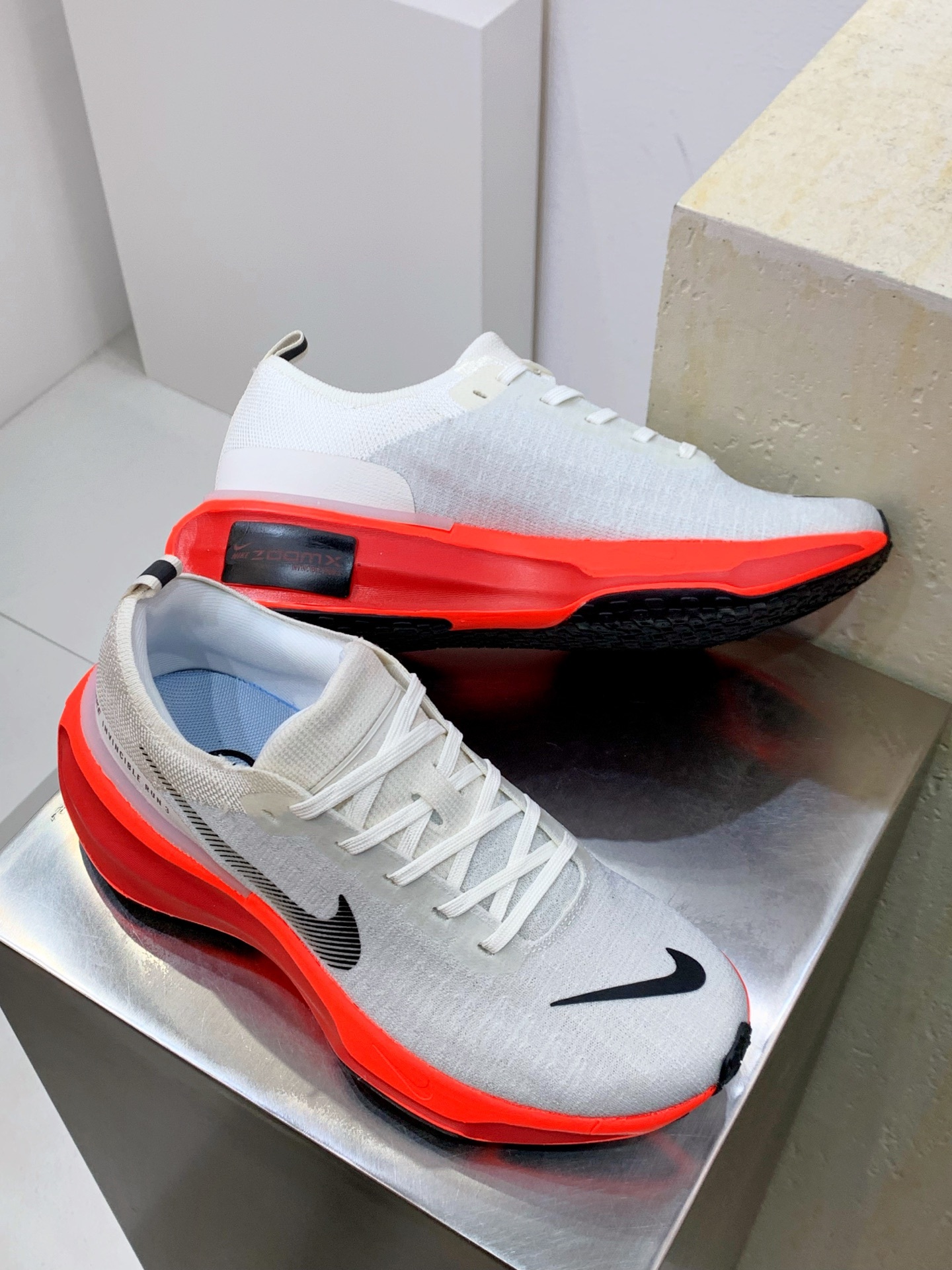 Nike V2K Run White / Grey detail view 7