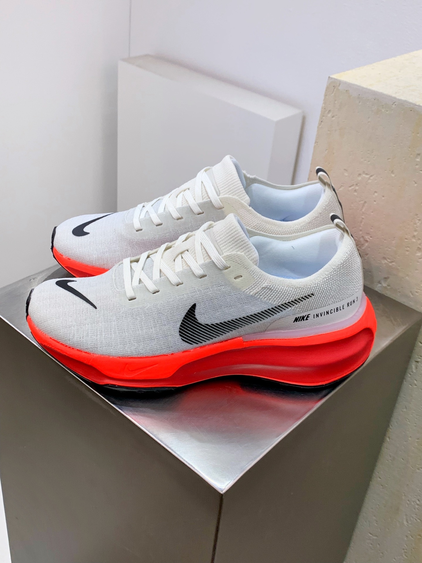Nike V2K Run White / Grey detail view 8