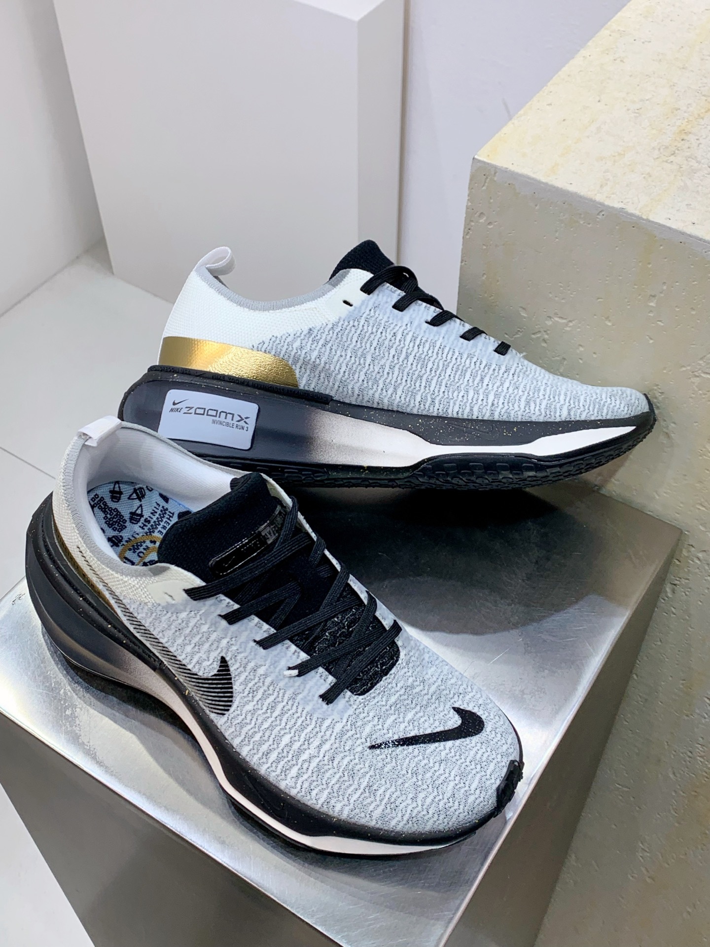 Nike V2K Run White / Grey main view
