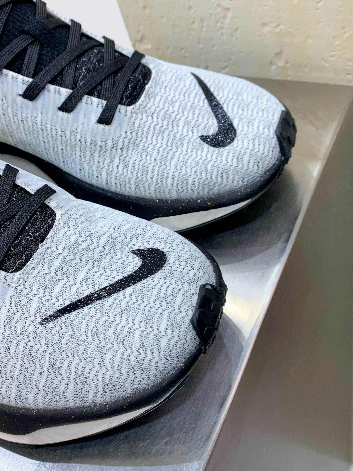 Nike V2K Run White / Grey detail view 3