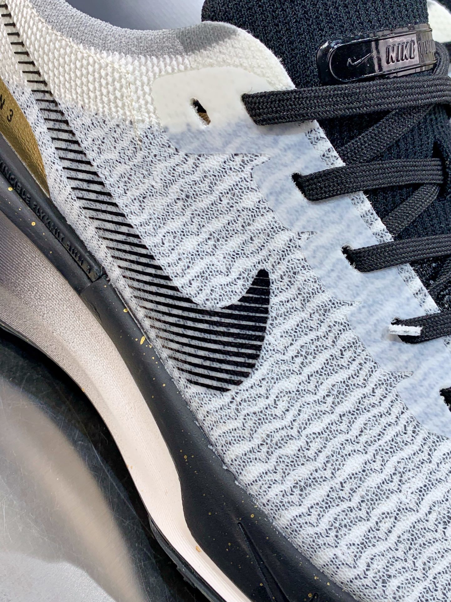 Nike V2K Run White / Grey detail view 4