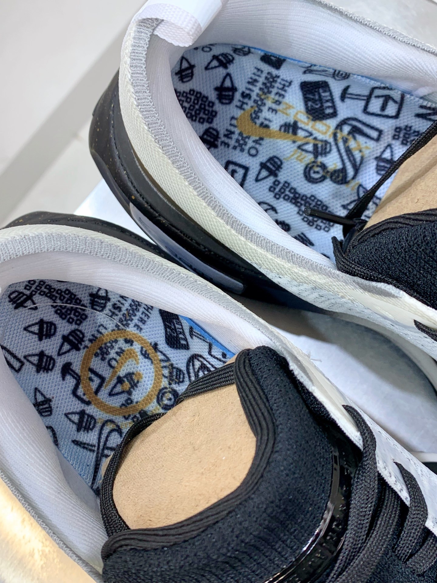 Nike V2K Run White / Grey detail view 5