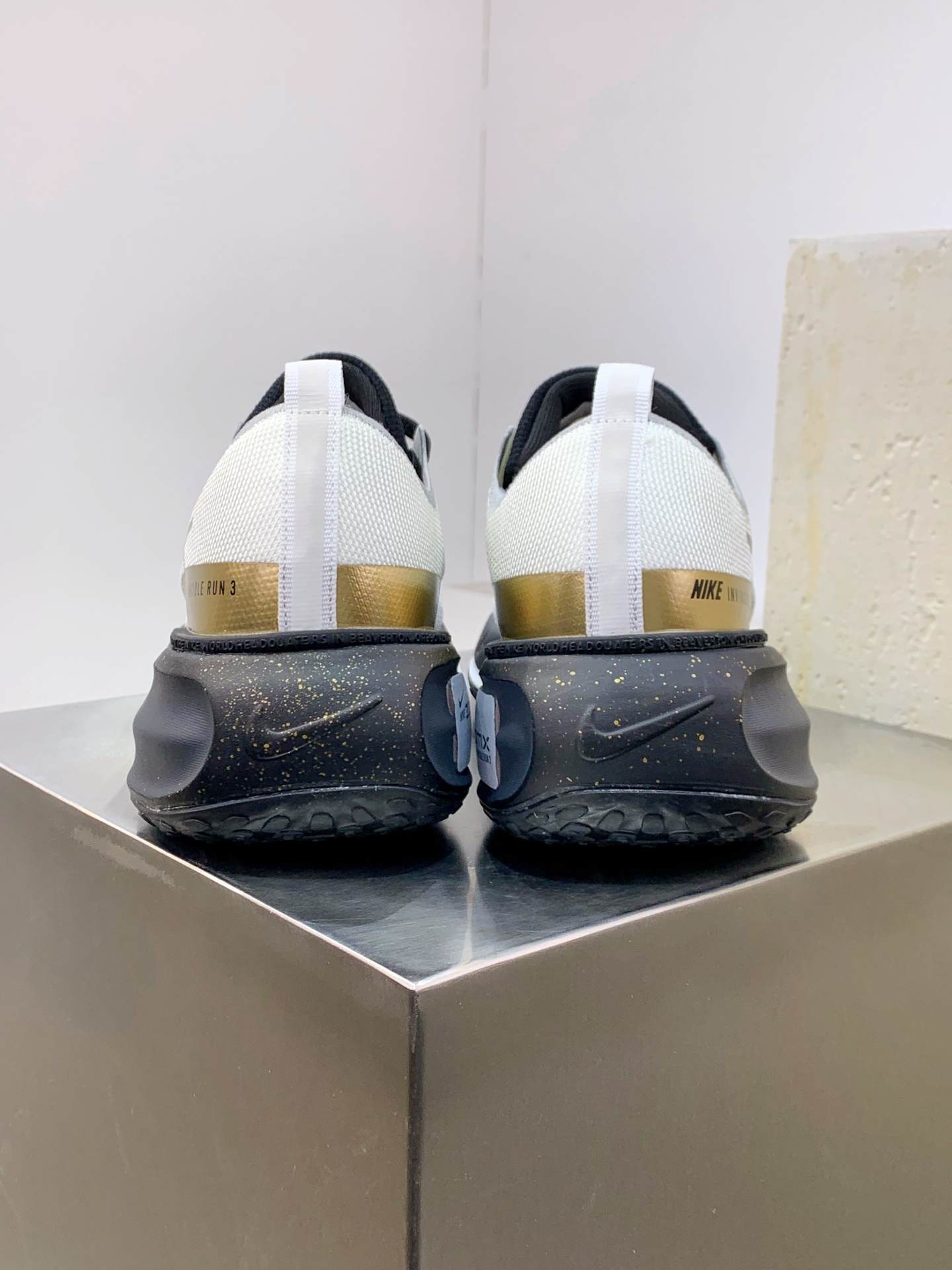 Nike V2K Run White / Grey detail view 6