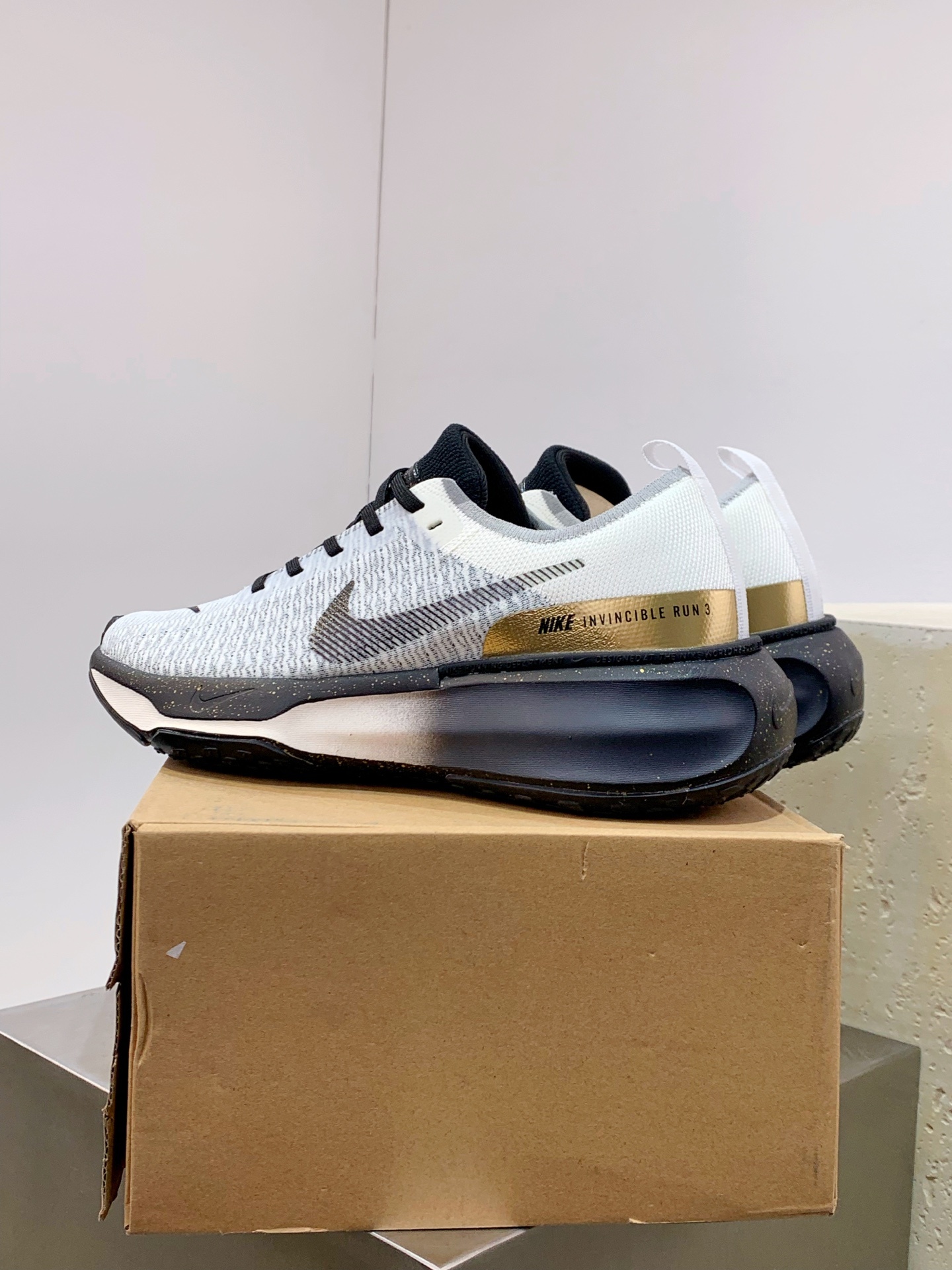 Nike V2K Run White / Grey detail view 7