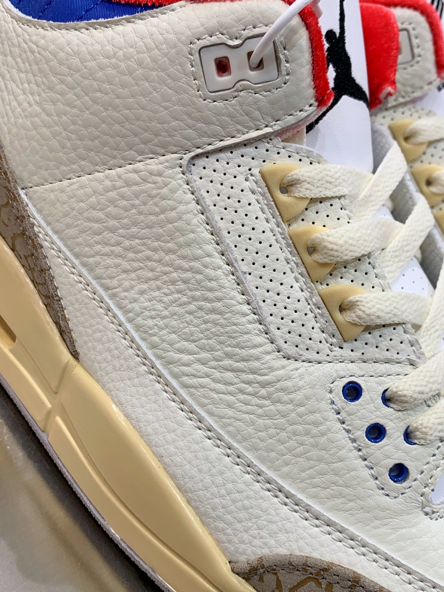 Nike Dunk Low White / Grey detail view 1
